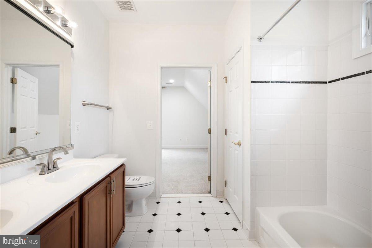 LOUDOUN VALLEY ESTATES - Residential