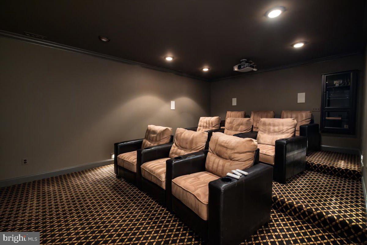 LOUDOUN VALLEY ESTATES - Residential