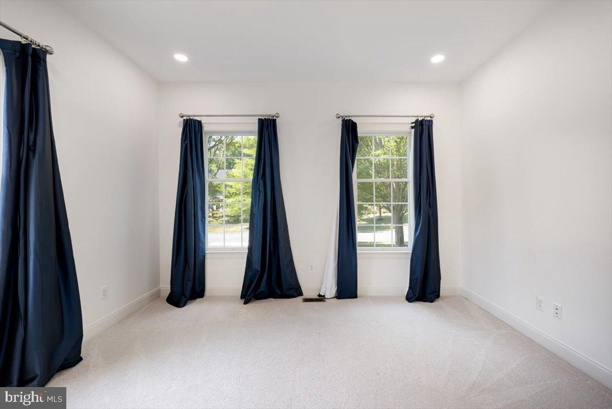 LOUDOUN VALLEY ESTATES - Residential