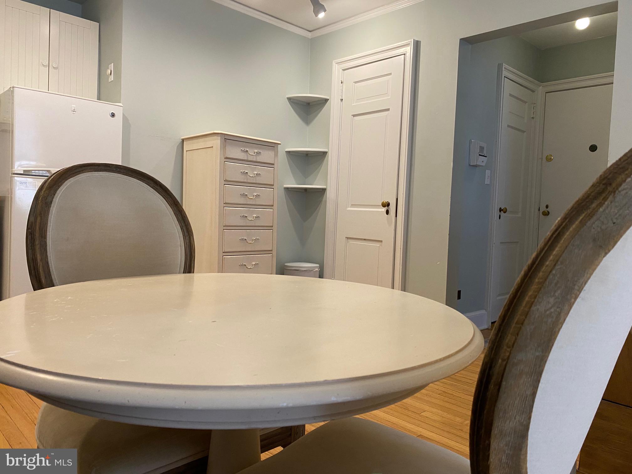 21 PALMER SQUARE W D