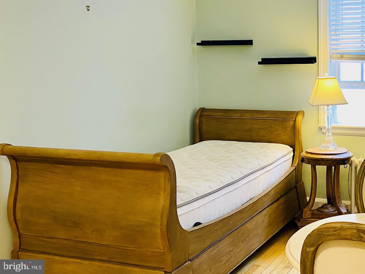 21 PALMER SQUARE W D