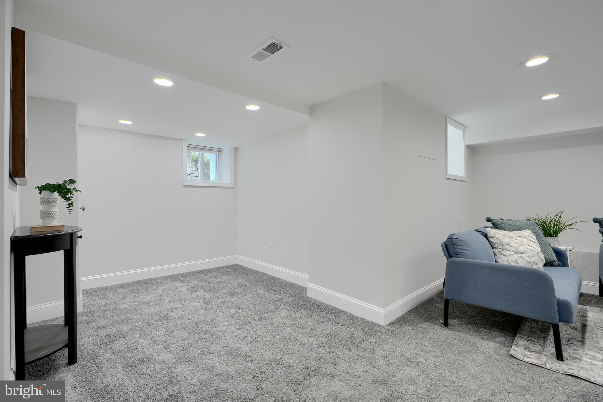 WINDSOR HILLS - Residential