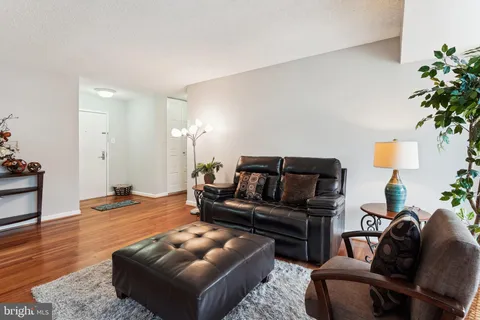 4500 S Four Mile Run Drive Unit 129, Arlington, VA MLS: VAAR2055076