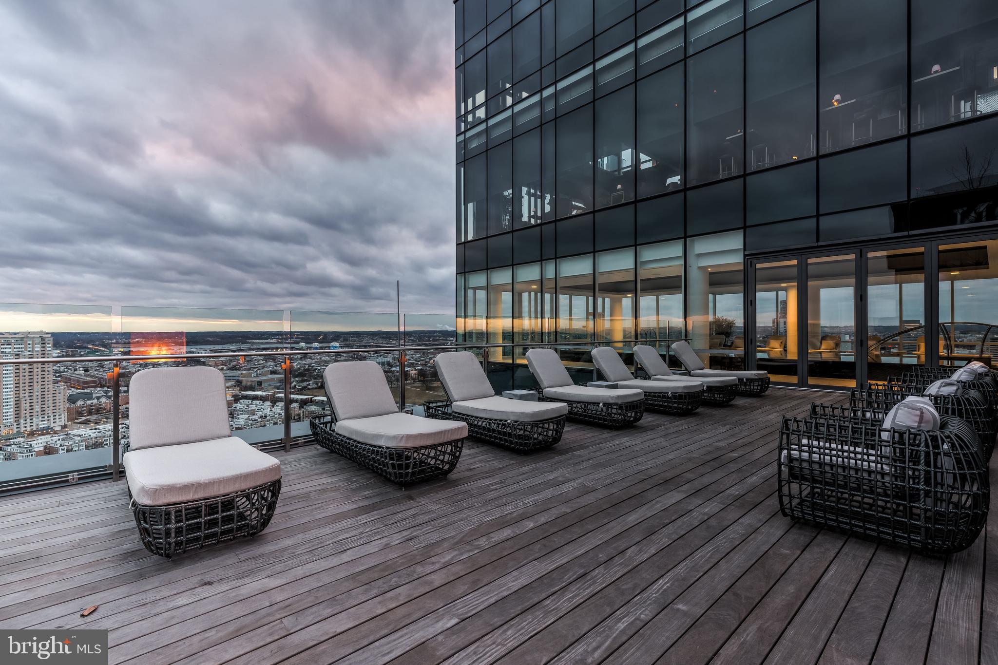HARBOR EAST - Residential