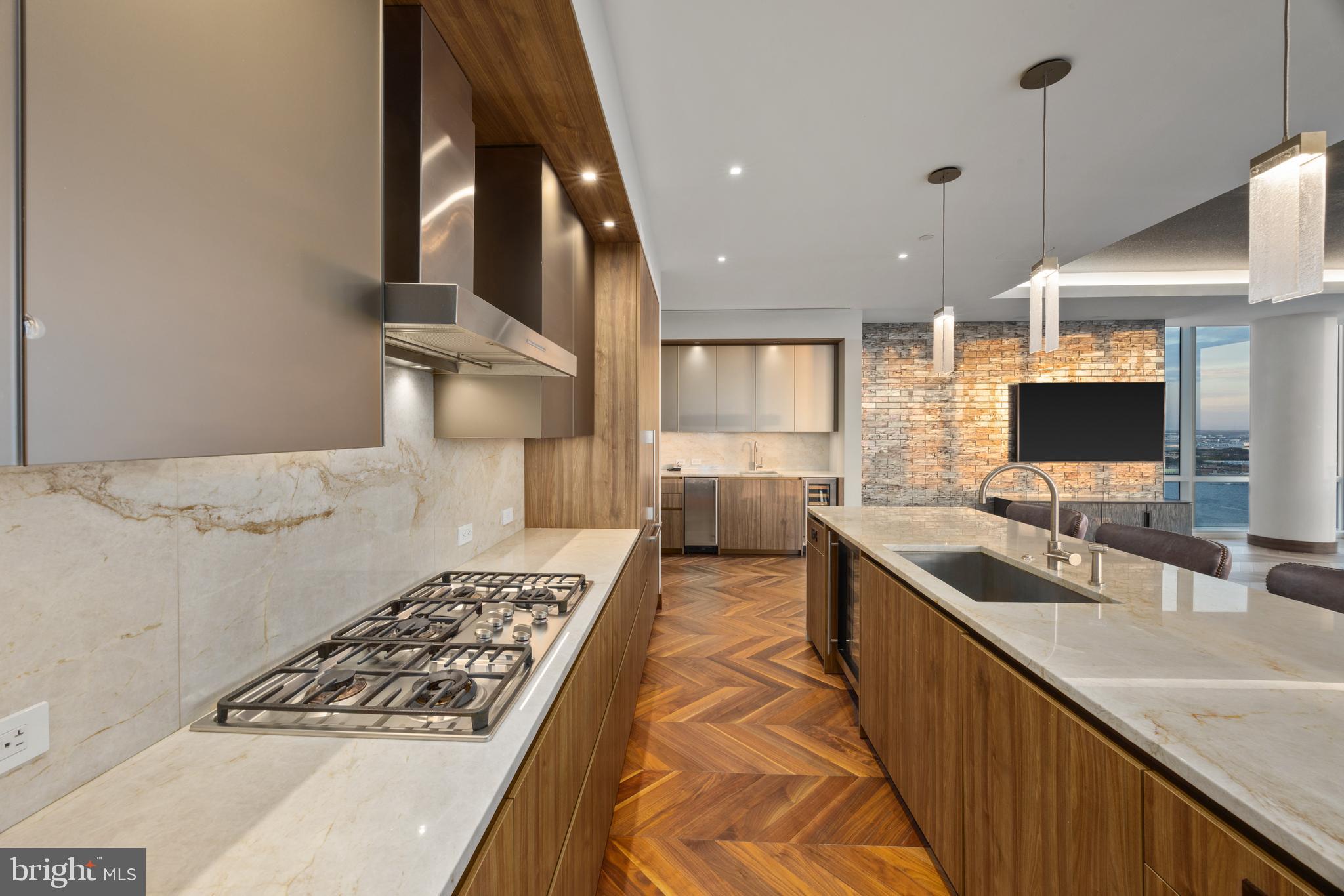 HARBOR EAST - Residential