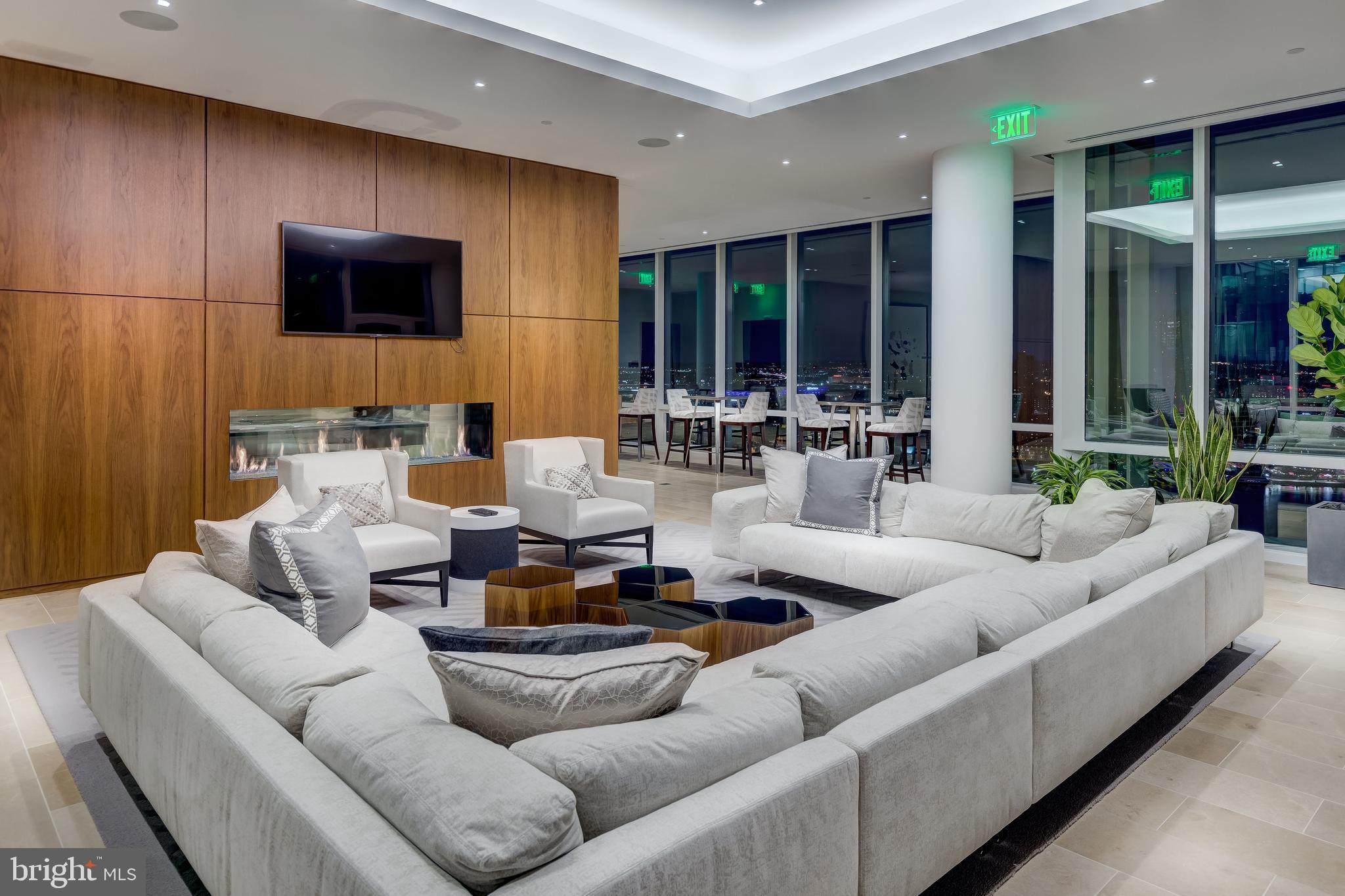 HARBOR EAST - Residential