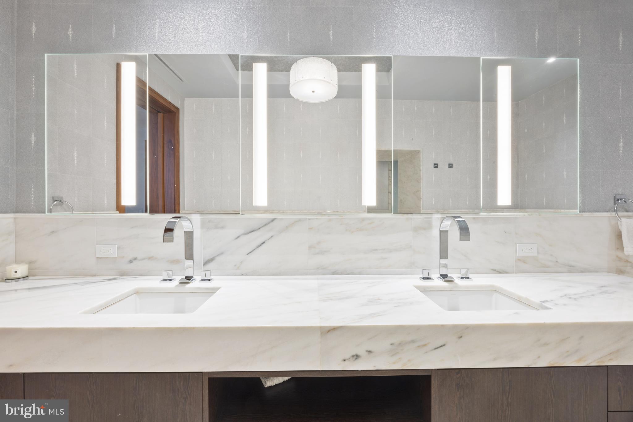 HARBOR EAST - Residential