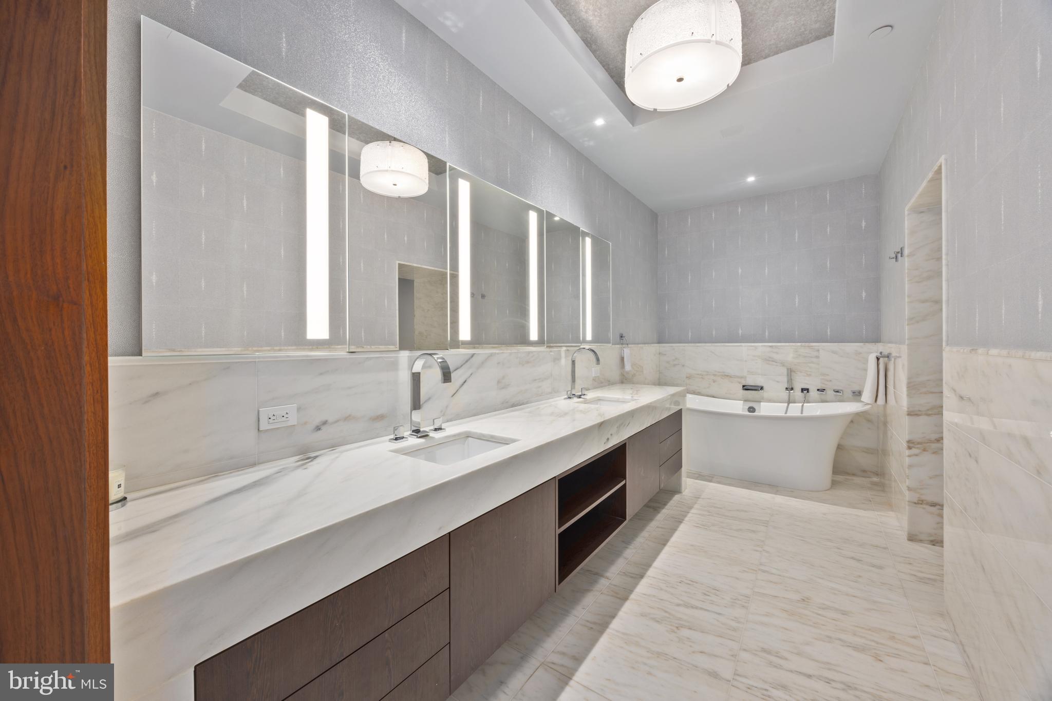 HARBOR EAST - Residential