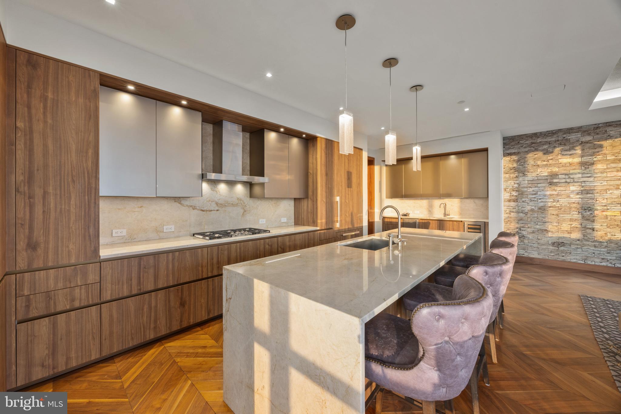 HARBOR EAST - Residential