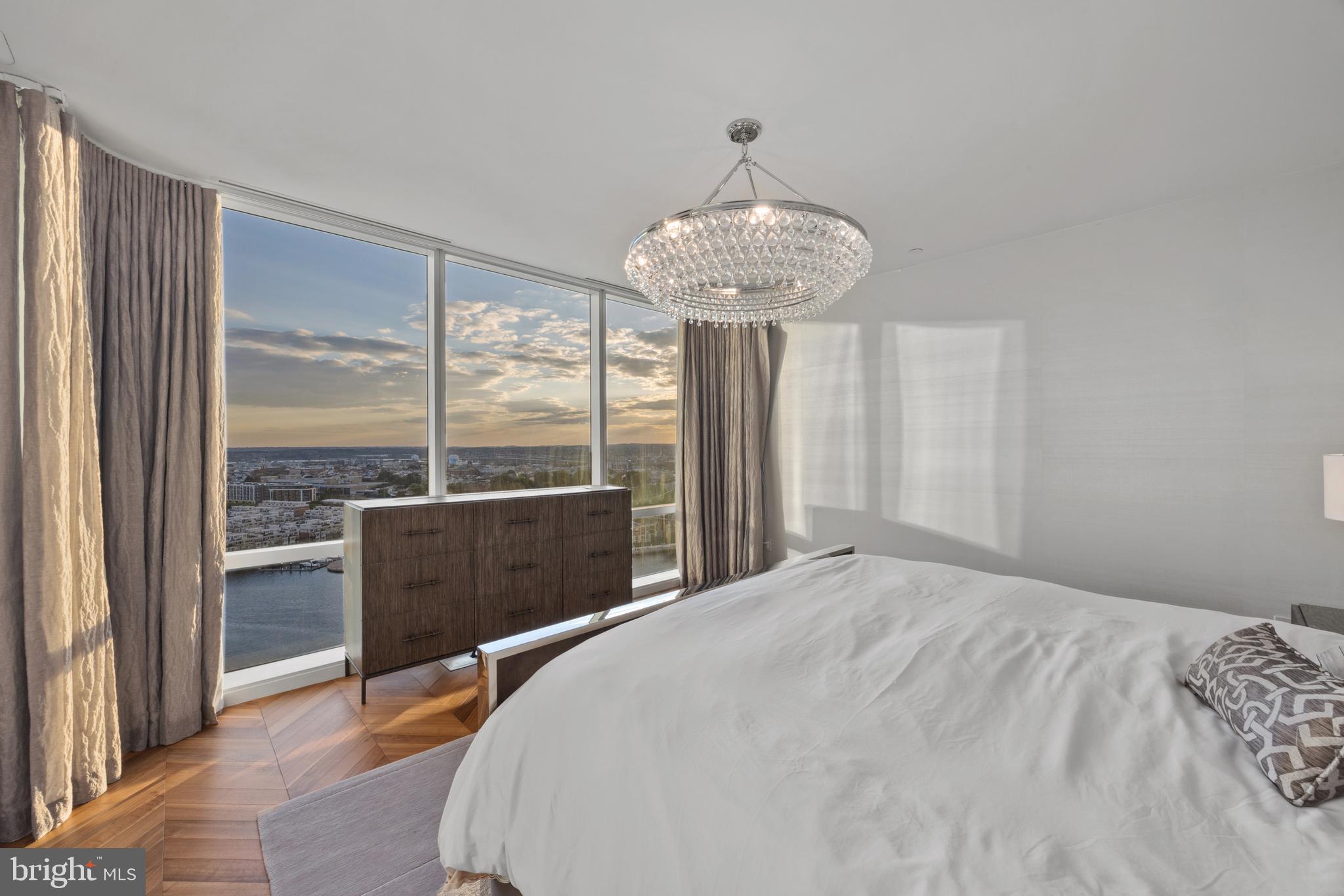 HARBOR EAST - Residential
