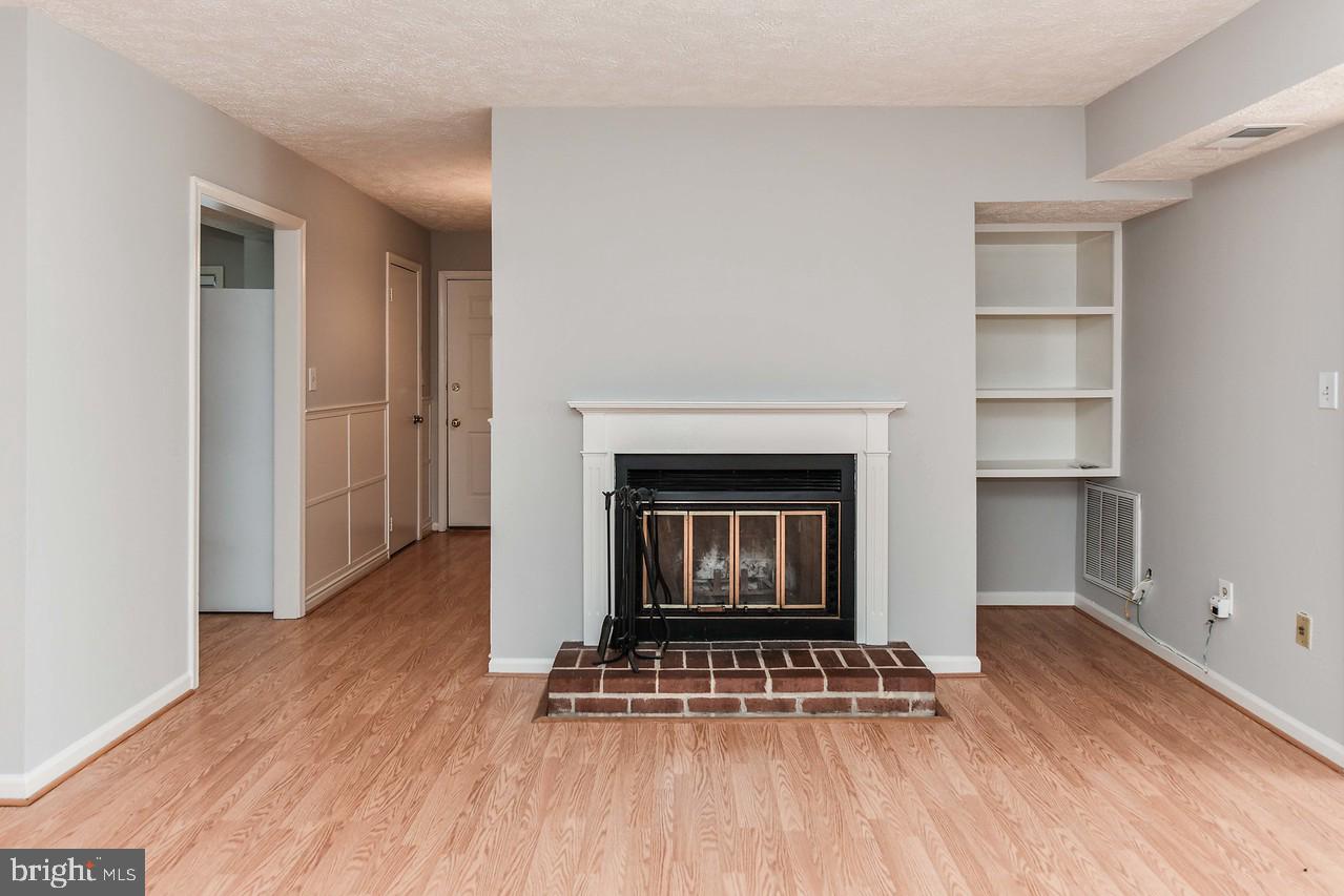 HUNTERS CROSSING - Residential