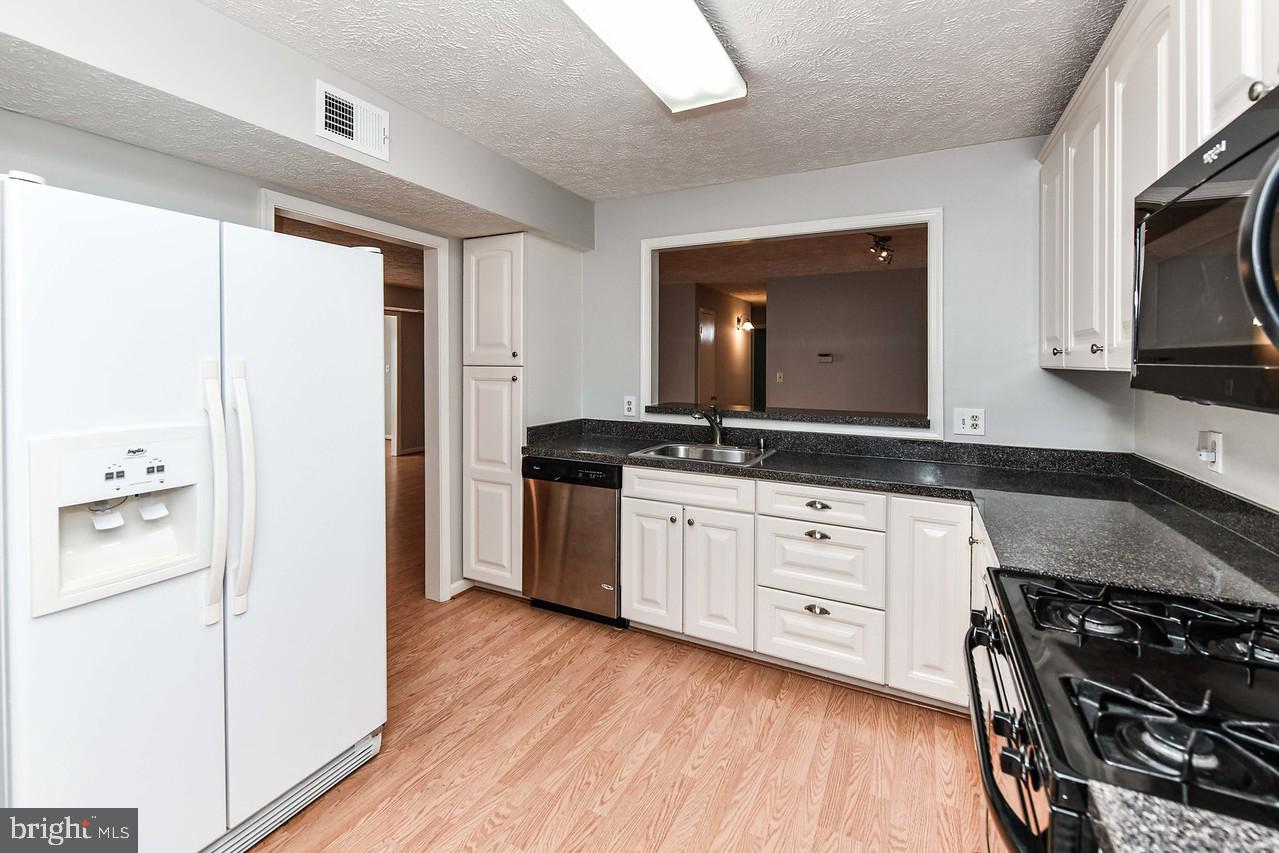 HUNTERS CROSSING - Residential