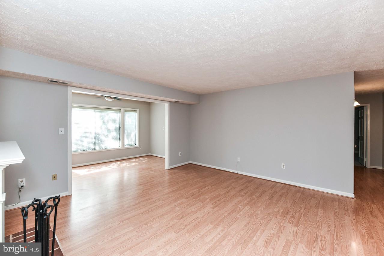 HUNTERS CROSSING - Residential