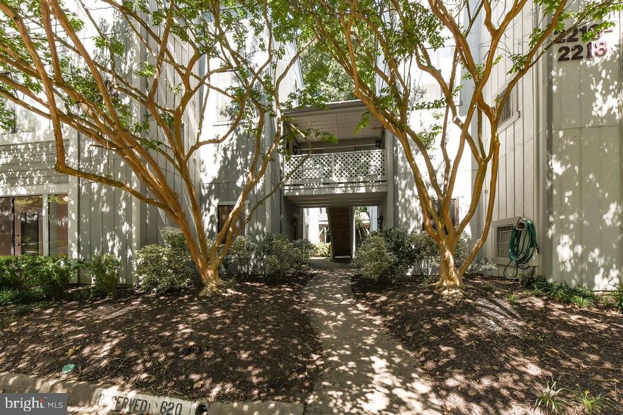 LIGHT, BRIGHT, & SPACIOUS CONDO BOASTING 1324 SQFT WITH AN OPEN FLOOR PLAN OVERLOOKING NEIGHBORHOOD PARK & GAZEBO. THIS HOME HAS FRESH PAINT THROUGHOUT AND NEW CARPET IN THE 2 BEDROOMS WITH PLENTLY OF NATURAL LIGHT AND A NEUTRAL COLOR PATETTE. RELAX IN THE PRIMARY SUITE WITH WALK-IN CLOSET. THE ADDITION BEDROOM CAN ALSO BE A FLEXIBLE LIVING SPACE. FULL SIZE WASHER AND DRYER WITH AMPLE STORAGE. THE KITCHEN HAS GAS COOKING AND PLENTY OF COUNTER SPACE AND CABINETS. RESTON AMENITIES. VERY CONVENIENT TO SHOPPING & DINING, RESTON COMMUNITY CENTER. OPEN PARKING.