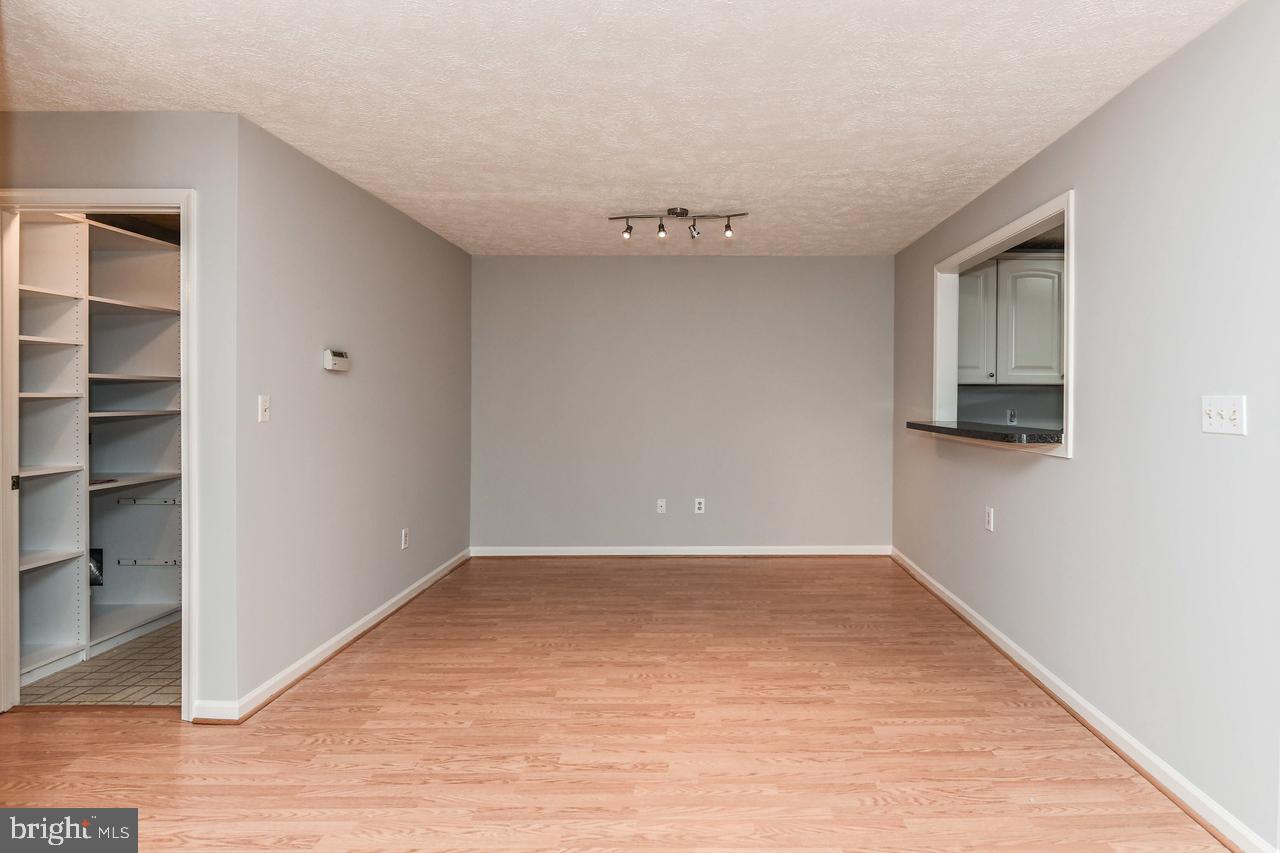 HUNTERS CROSSING - Residential