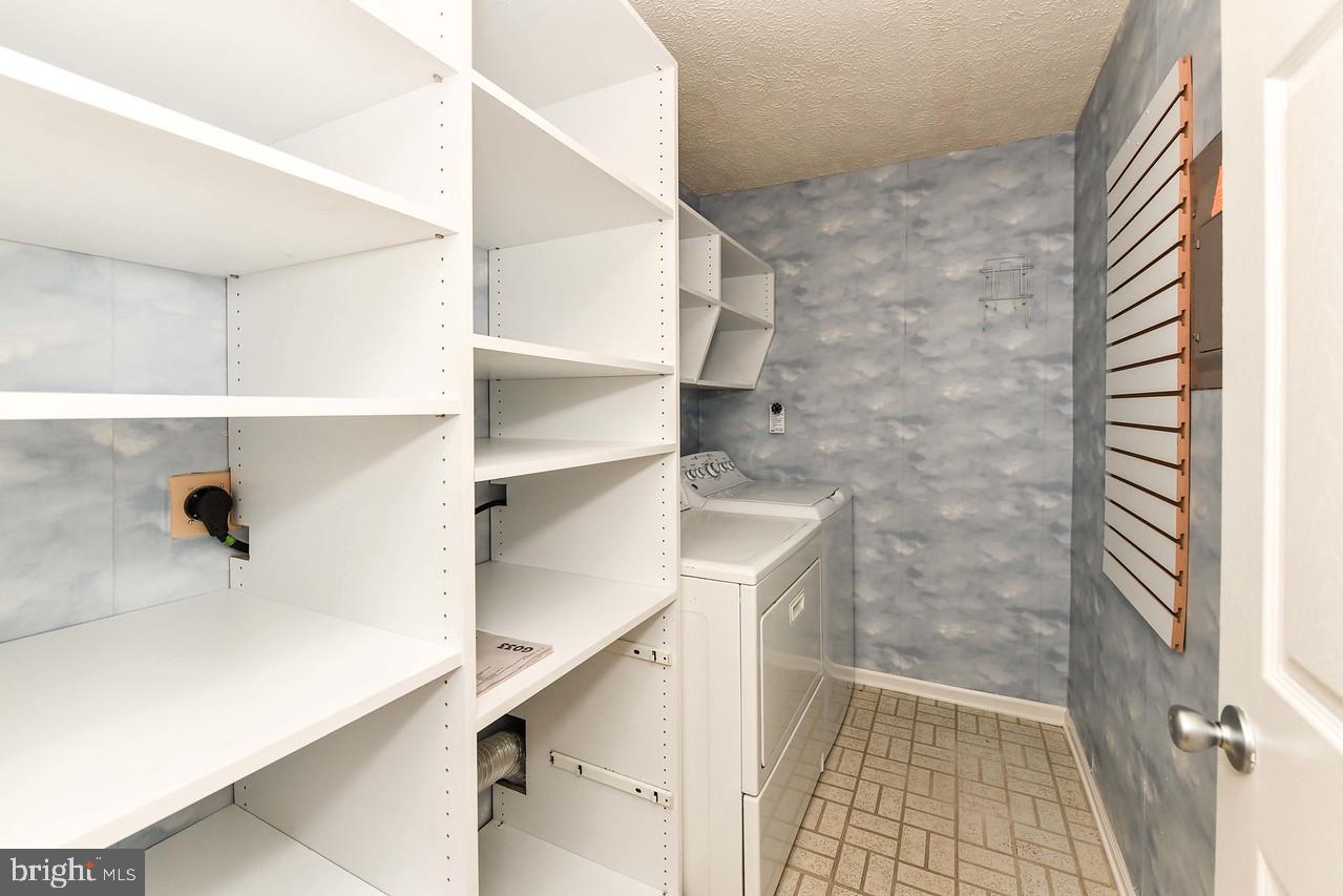 HUNTERS CROSSING - Residential