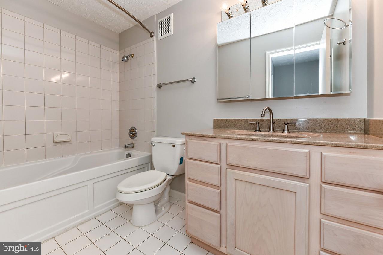 HUNTERS CROSSING - Residential