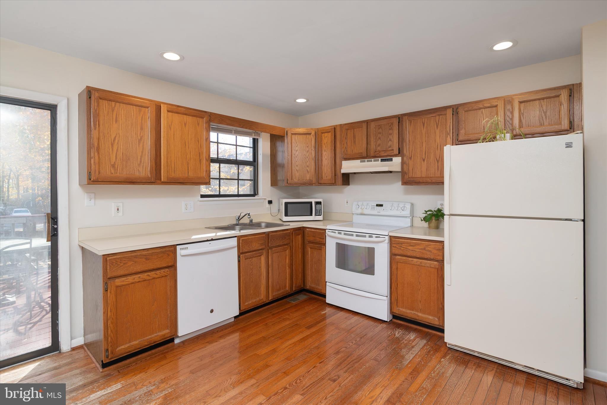 FRANKLIN MANOR ON THE BAY - Residential