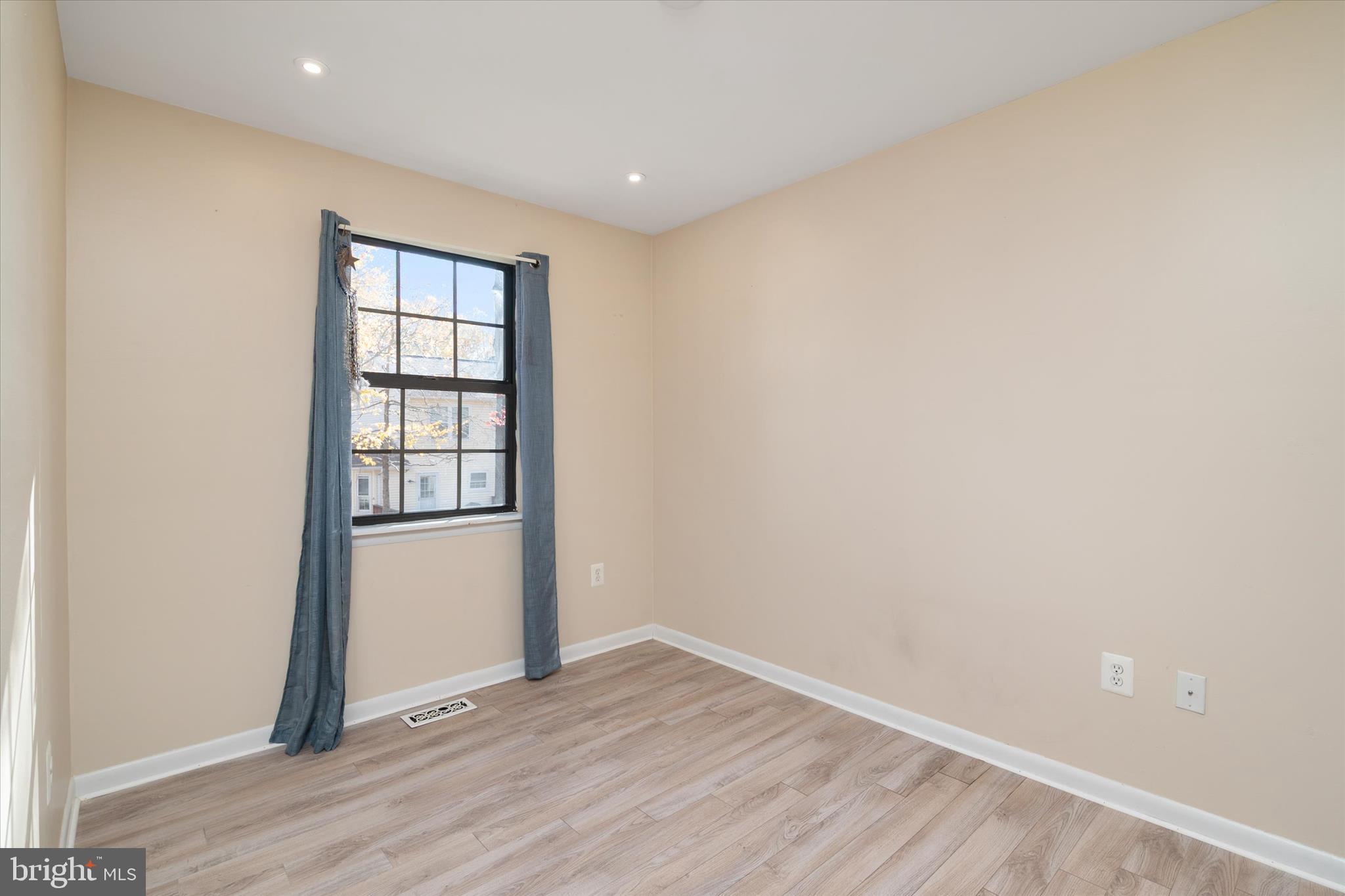 FRANKLIN MANOR ON THE BAY - Residential