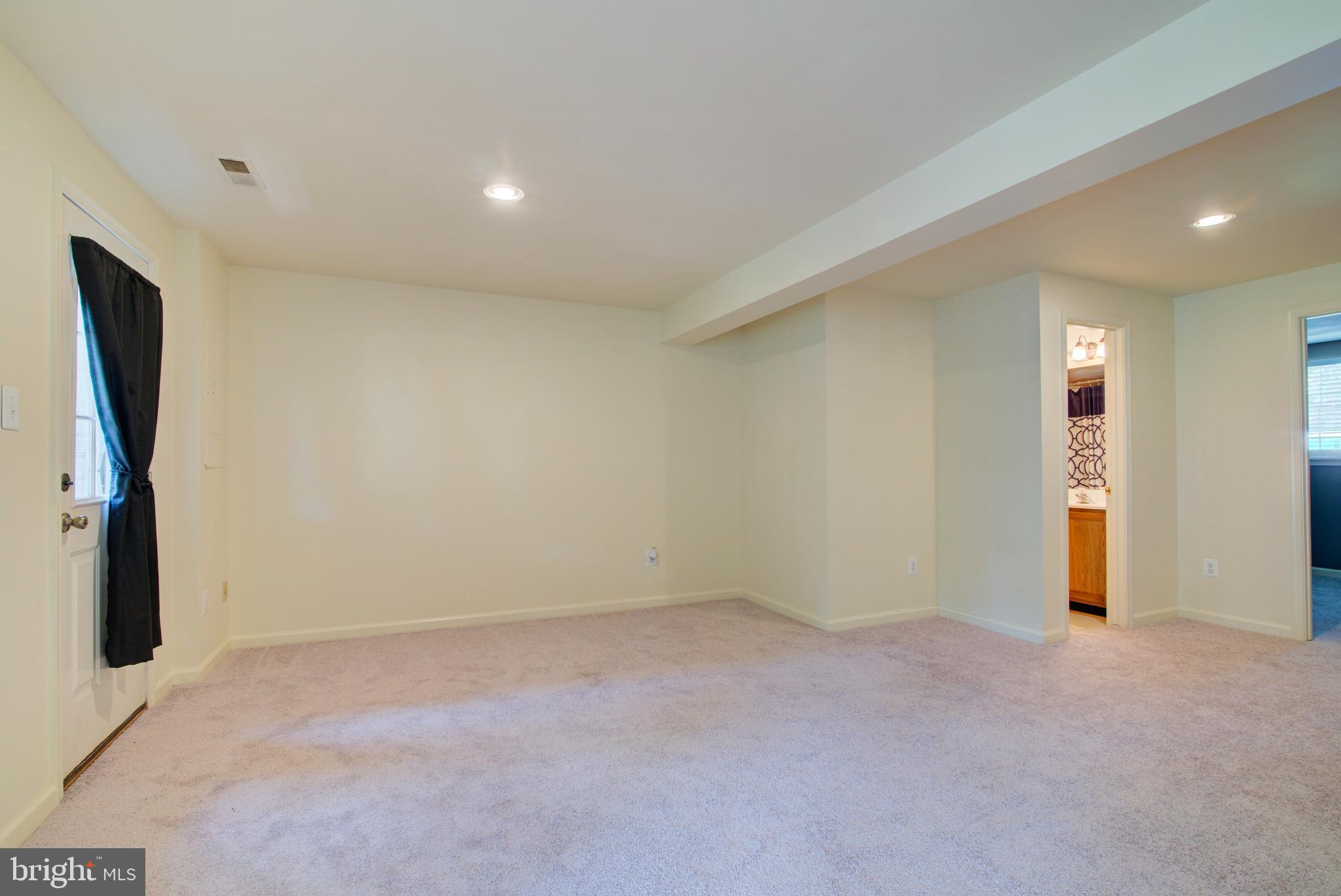 ASHBURN FARM - Residential