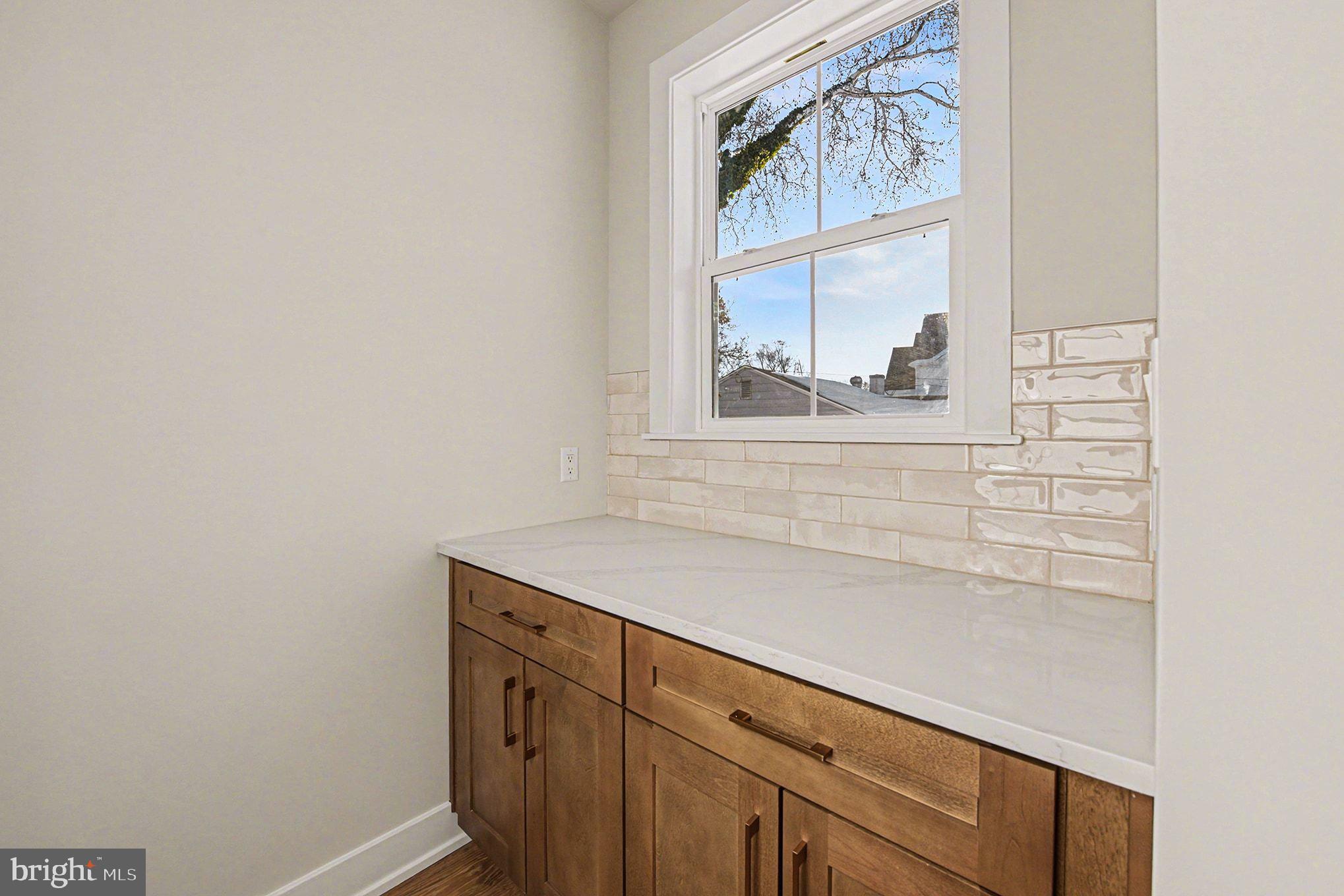 PLYMOUTH VALLEY - Residential