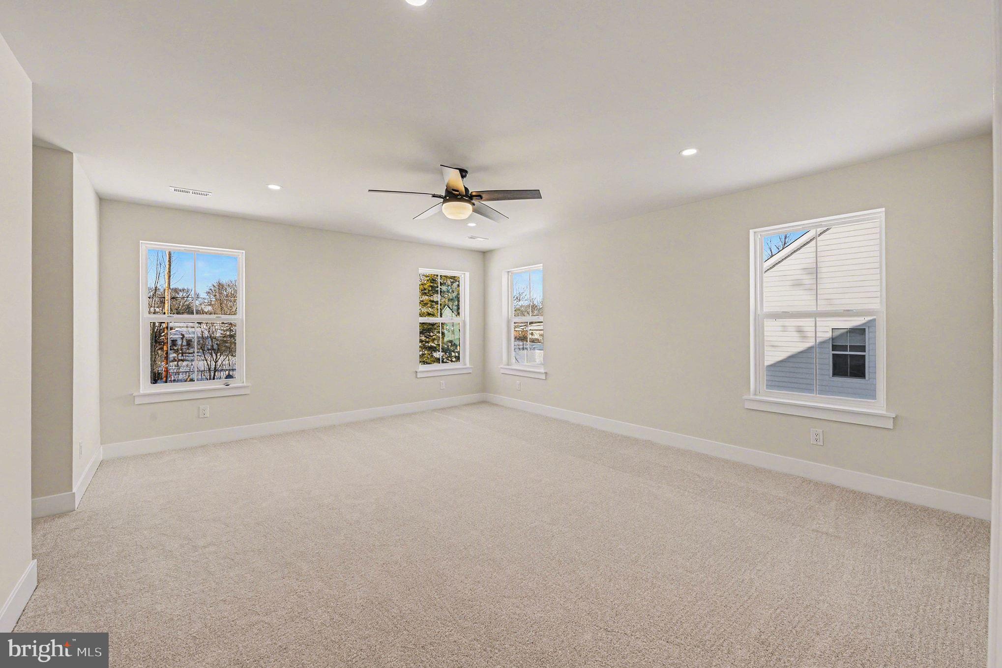 PLYMOUTH VALLEY - Residential