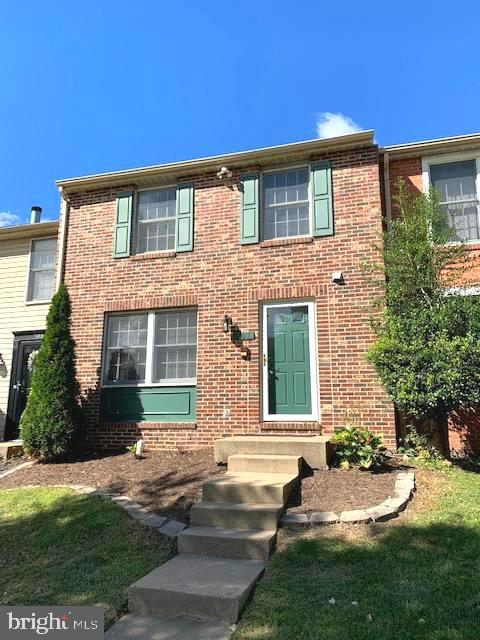 North Stafford - Spacious 3 level townhome with 3 bedrooms and 3.5 baths! Convenient location close to I-95 and Quantico! Features include deck, finished basement and fenced rear yard. Pets are considered on a case by case basis. Available immediately.