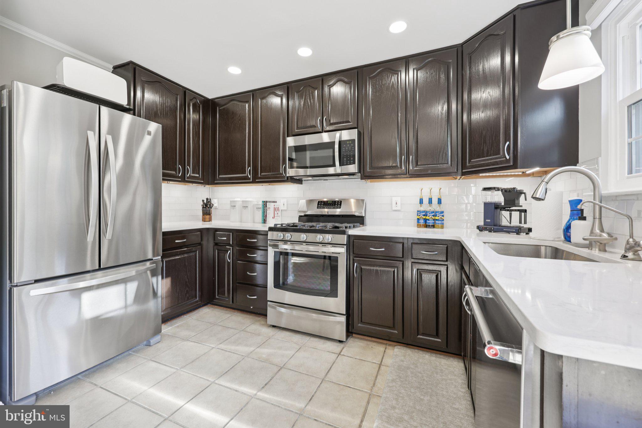 SHERBROOKE II TH CONDO - Residential