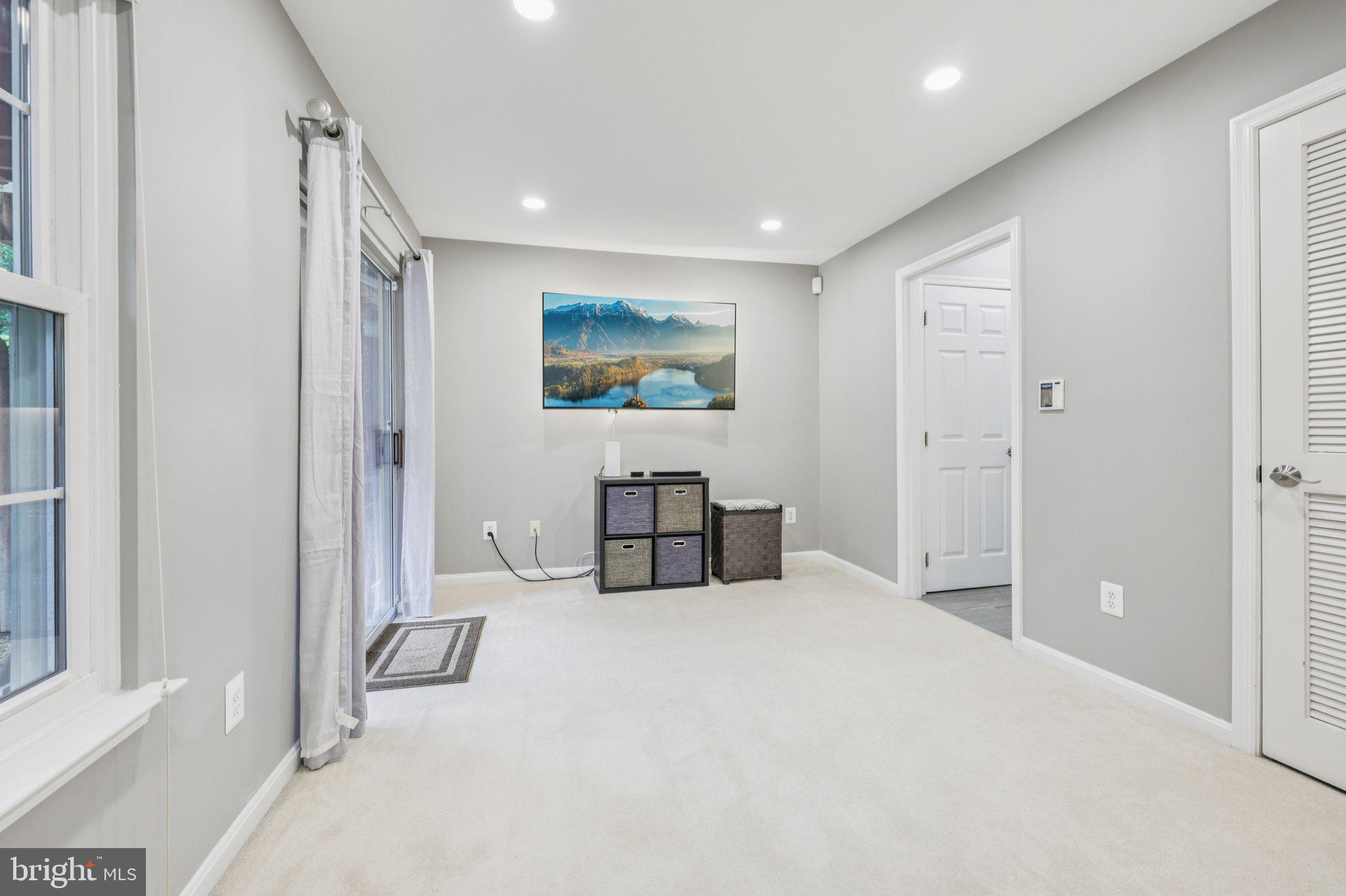 SHERBROOKE II TH CONDO - Residential