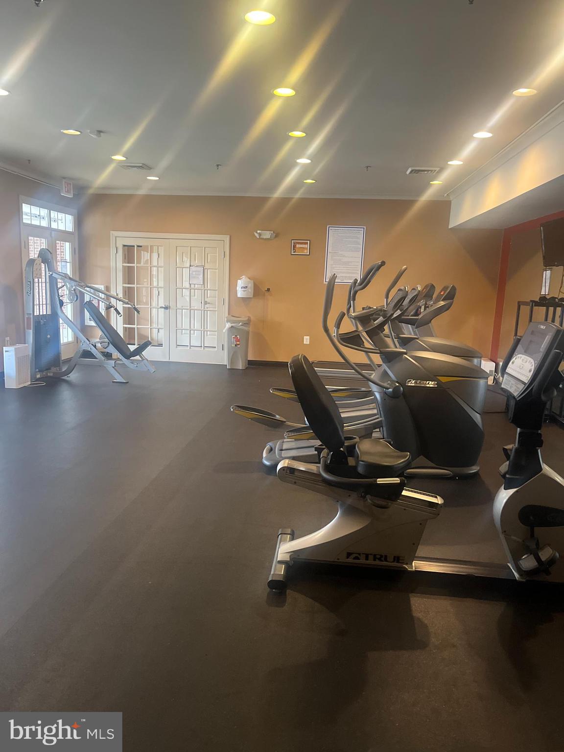 VICTORY PROMENADE - Residential Lease