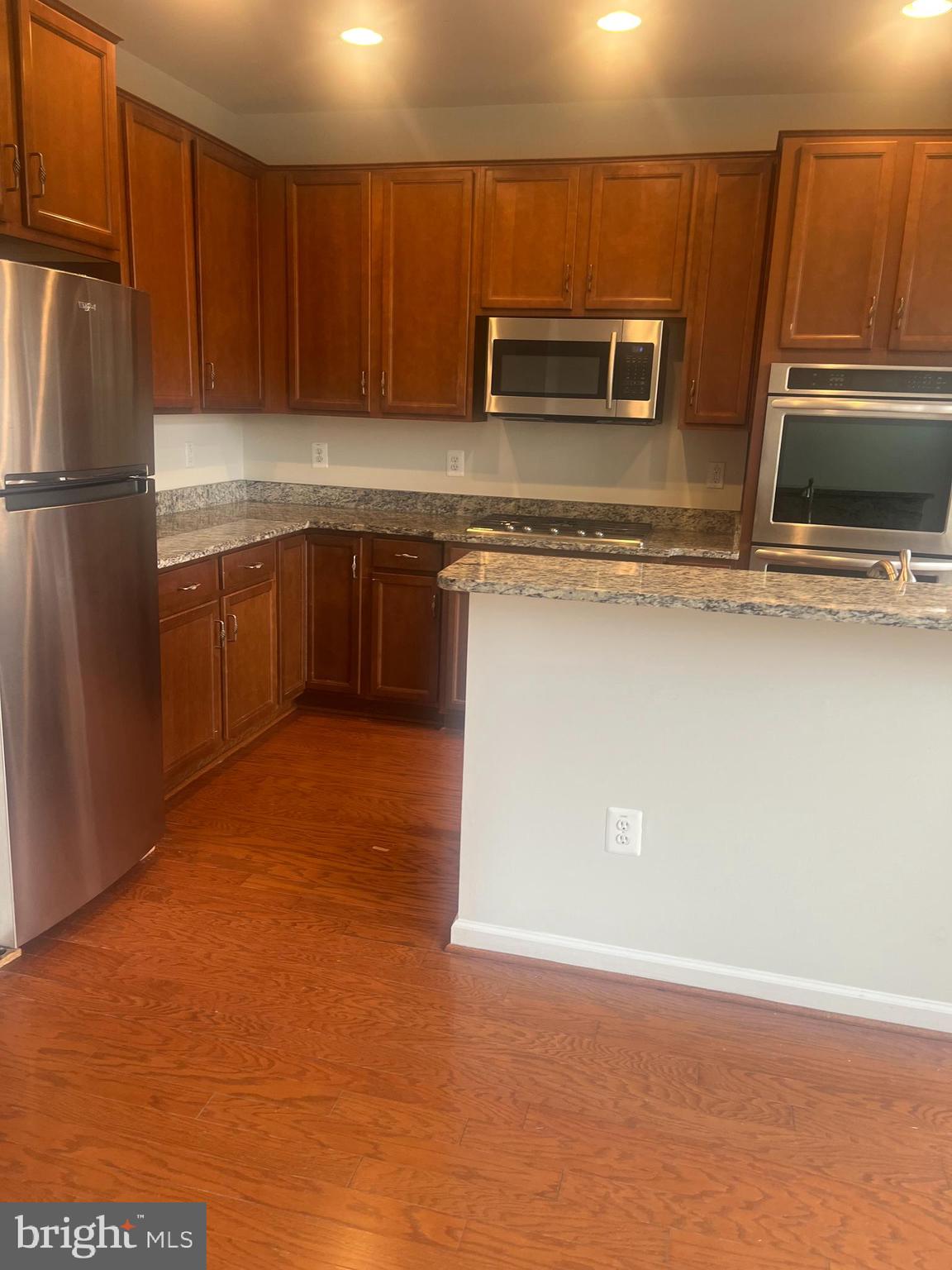 VICTORY PROMENADE - Residential Lease