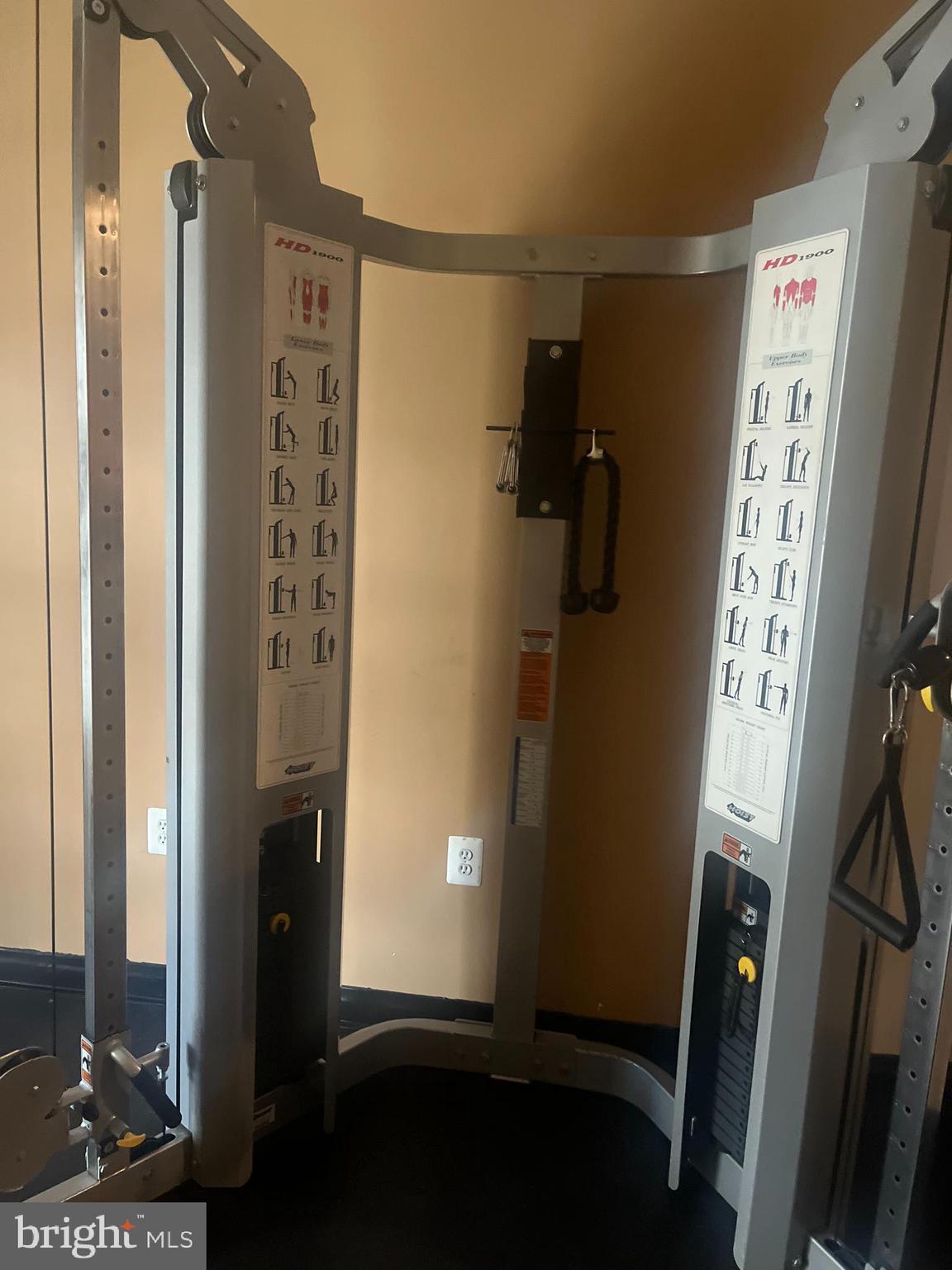 VICTORY PROMENADE - Residential Lease