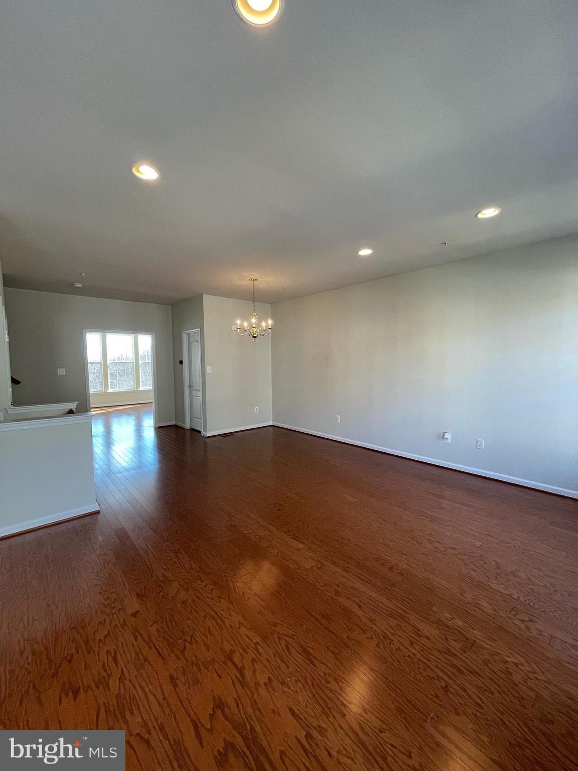 VICTORY PROMENADE - Residential Lease