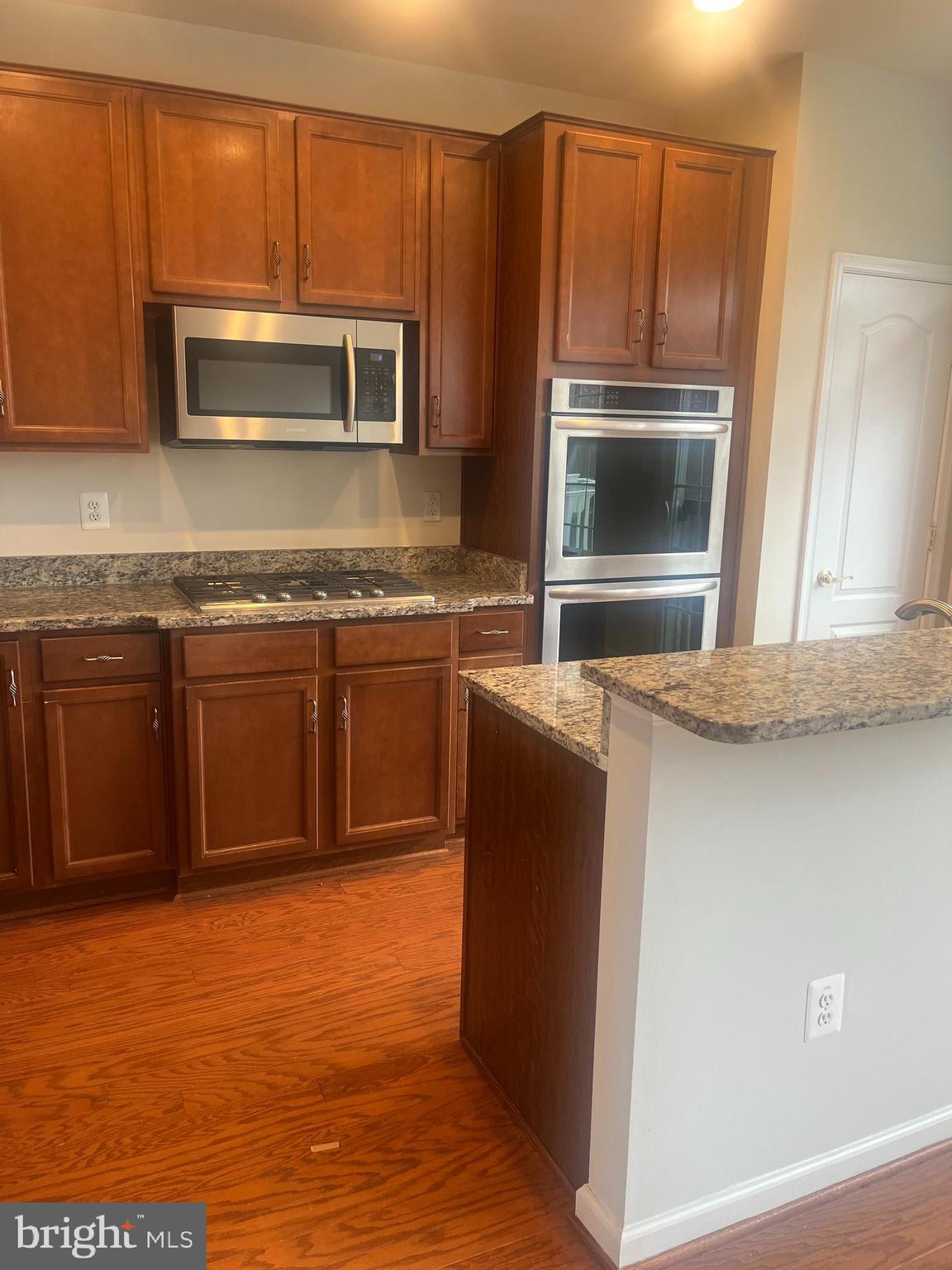 VICTORY PROMENADE - Residential Lease