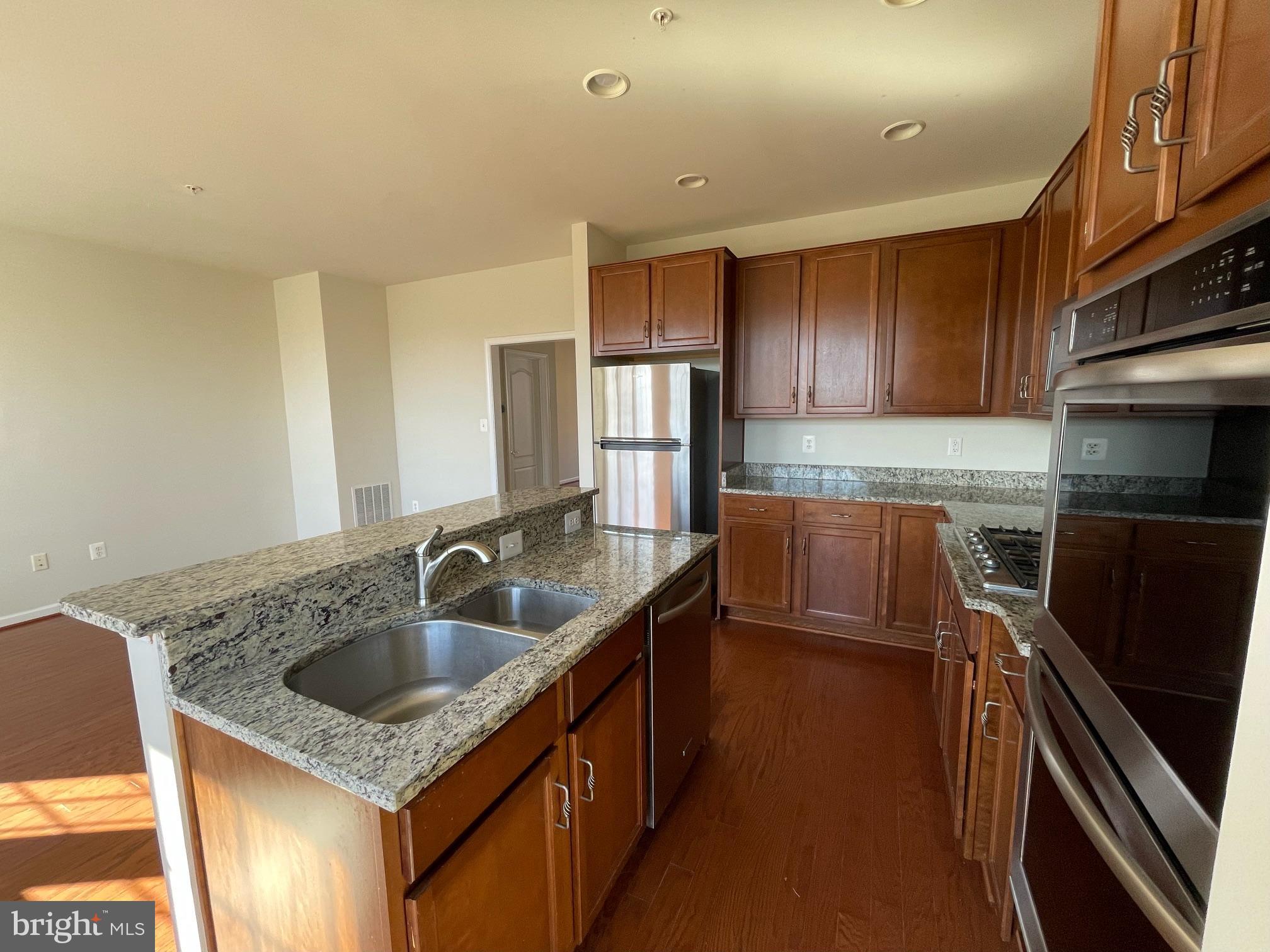 VICTORY PROMENADE - Residential Lease