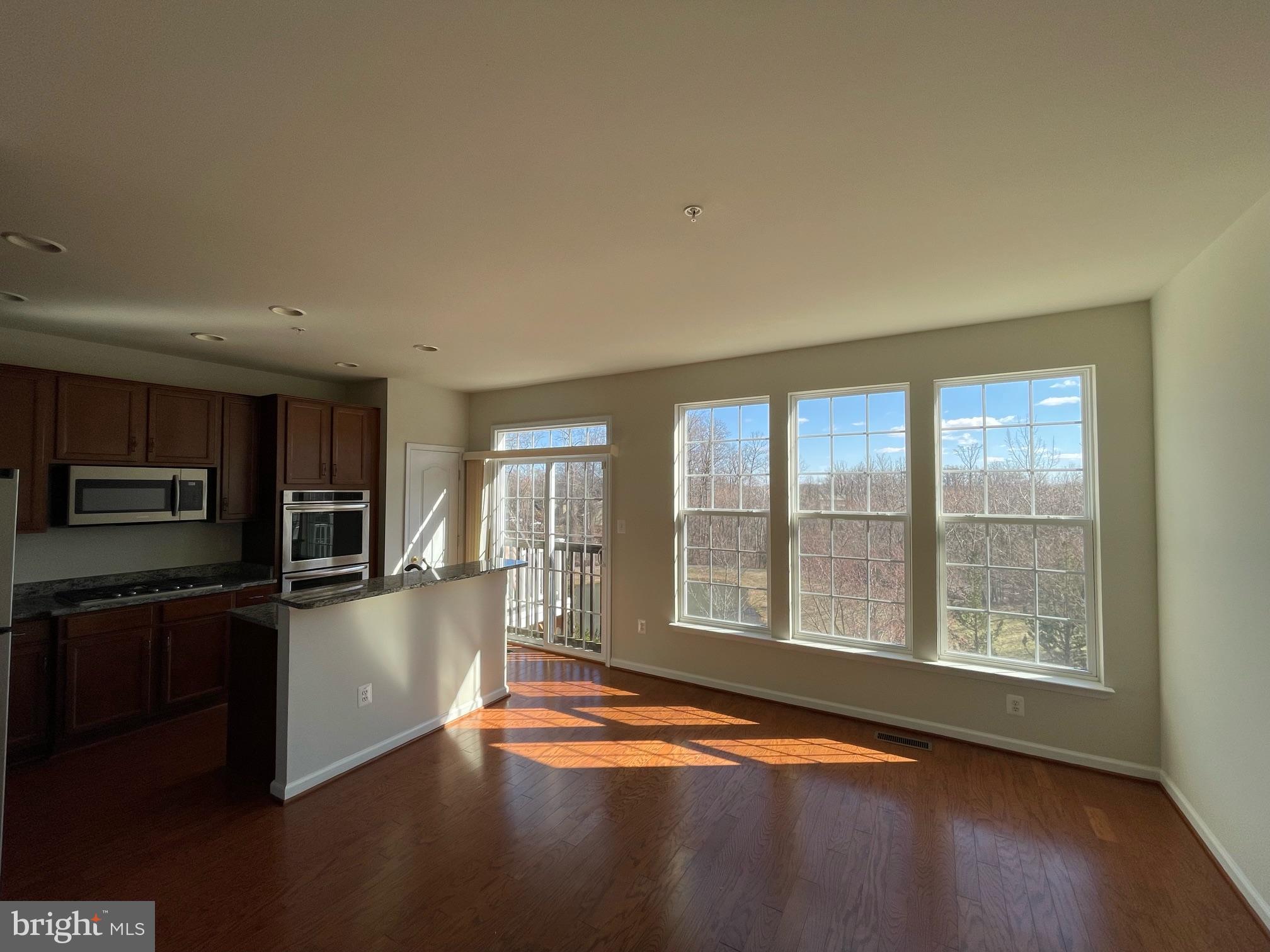 VICTORY PROMENADE - Residential Lease