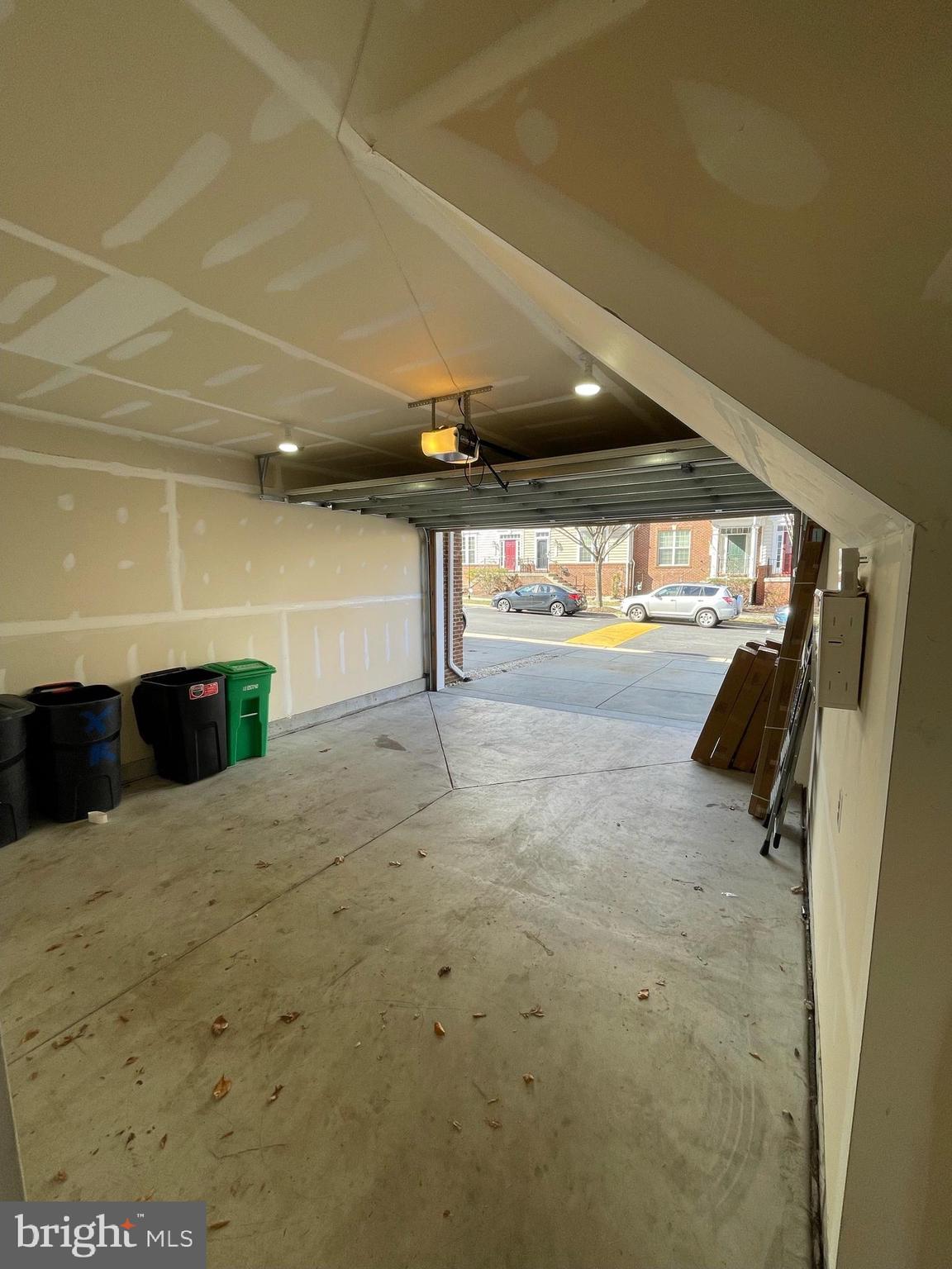 VICTORY PROMENADE - Residential Lease