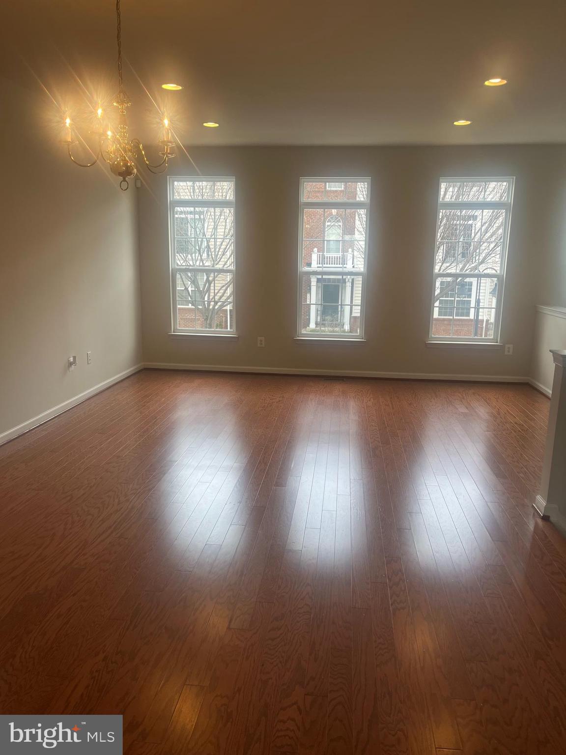 VICTORY PROMENADE - Residential Lease