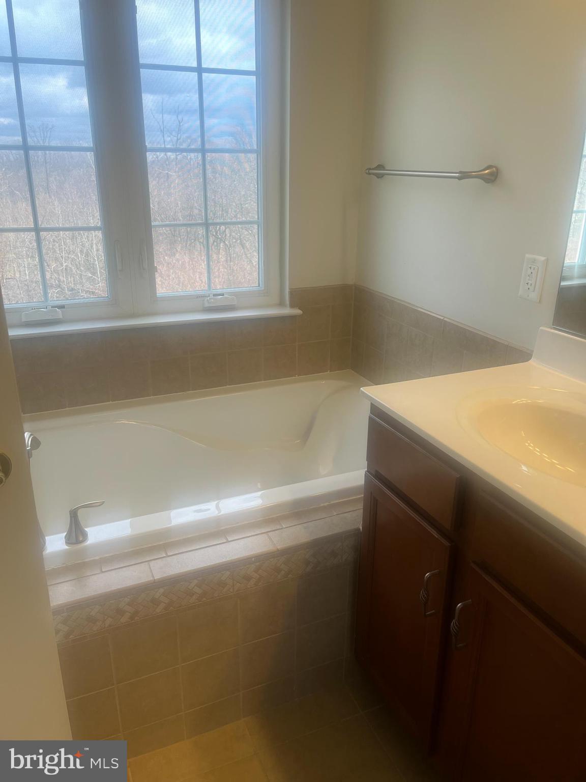 VICTORY PROMENADE - Residential Lease