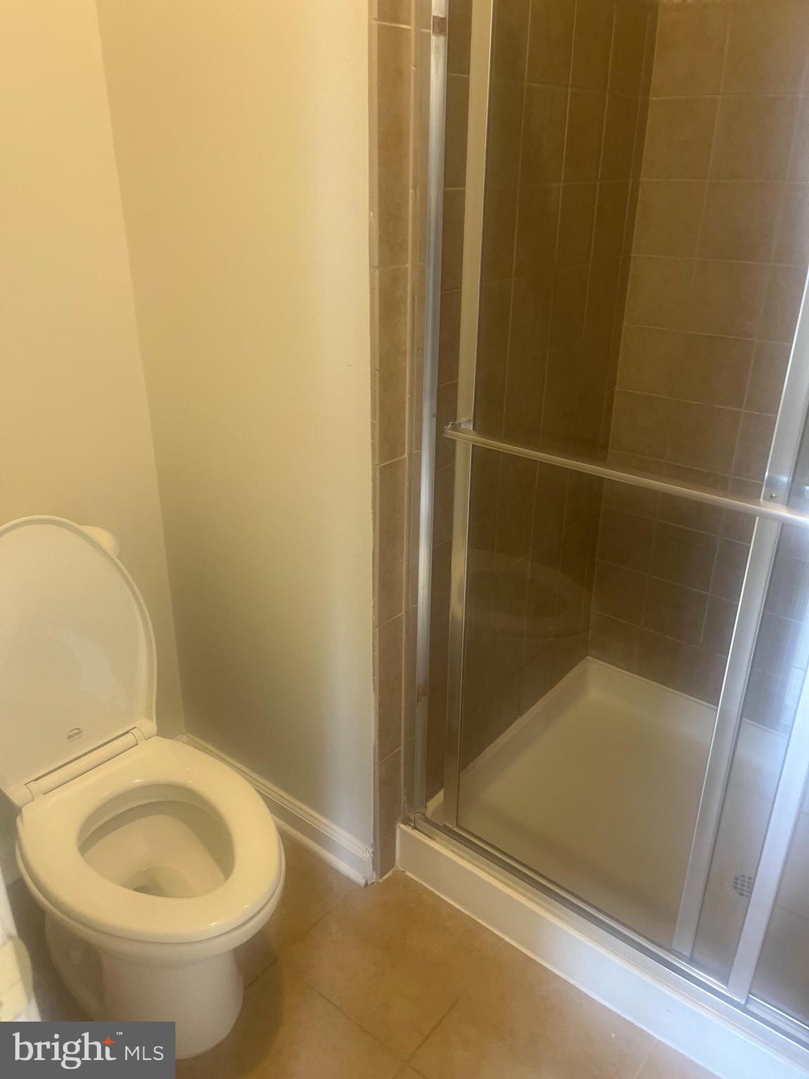 VICTORY PROMENADE - Residential Lease