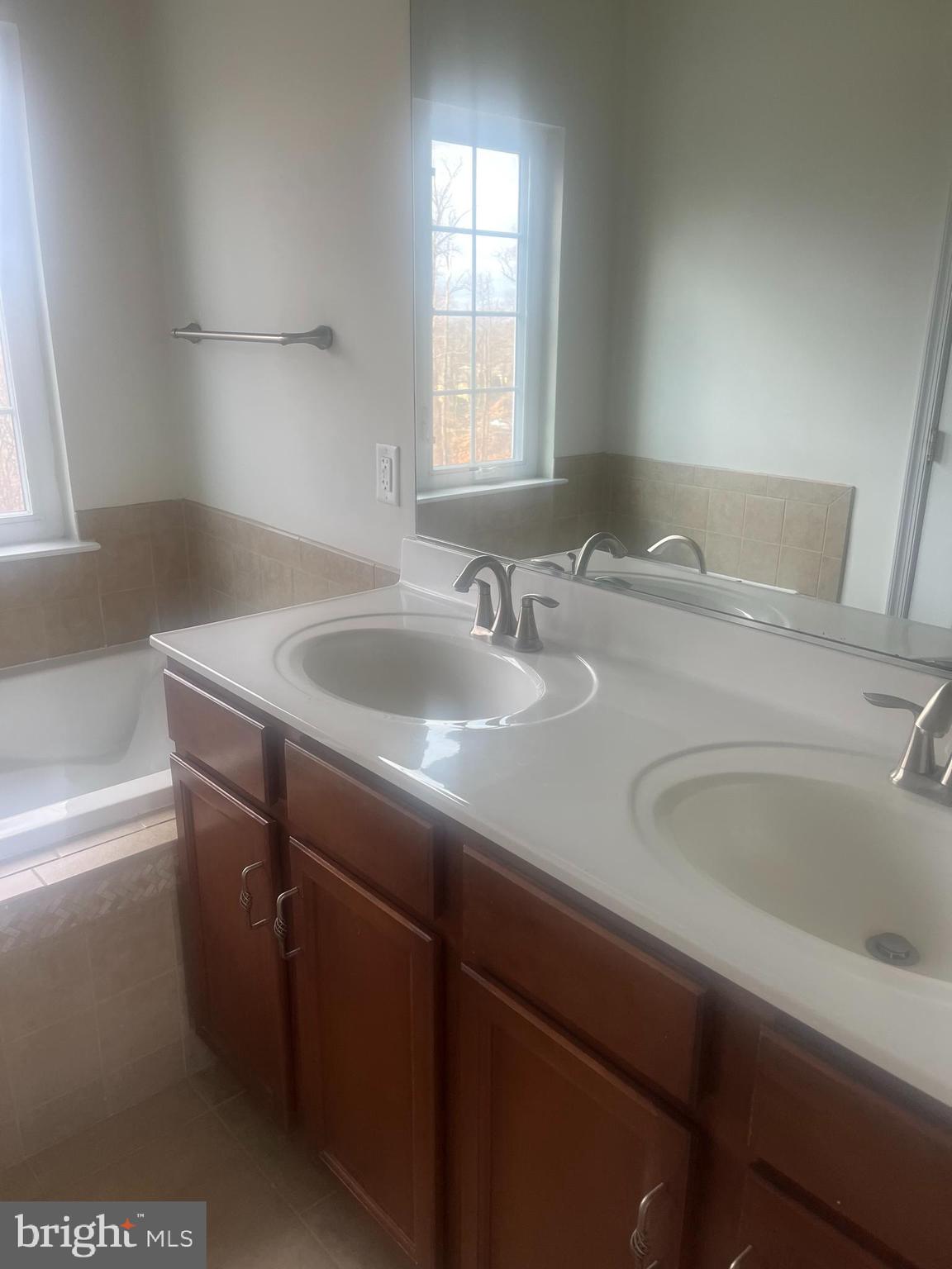 VICTORY PROMENADE - Residential Lease