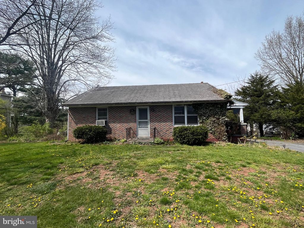 Photo of 865 HOPELAND RD, LITITZ, PA 17543 (MLS # PALA2032636)