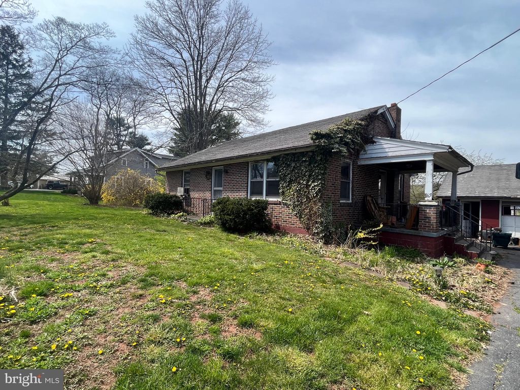 Photo of 865 HOPELAND RD, LITITZ, PA 17543 (MLS # PALA2032636)