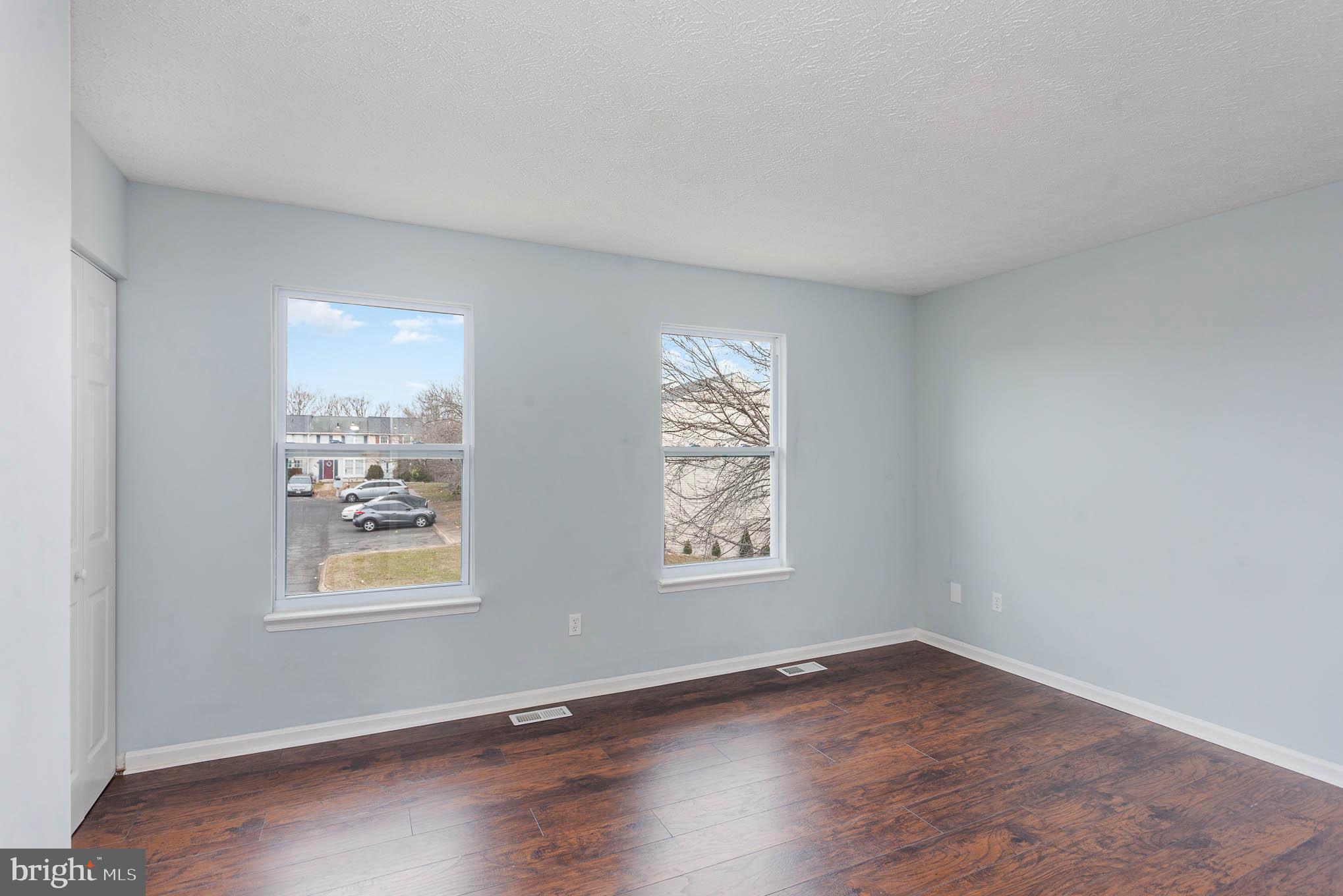 STREAMSIDE - Residential