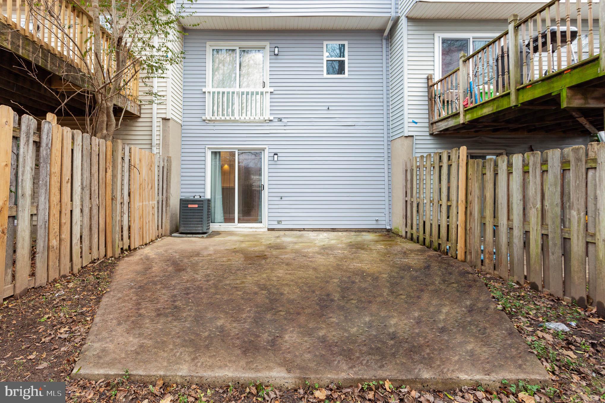 STREAMSIDE - Residential