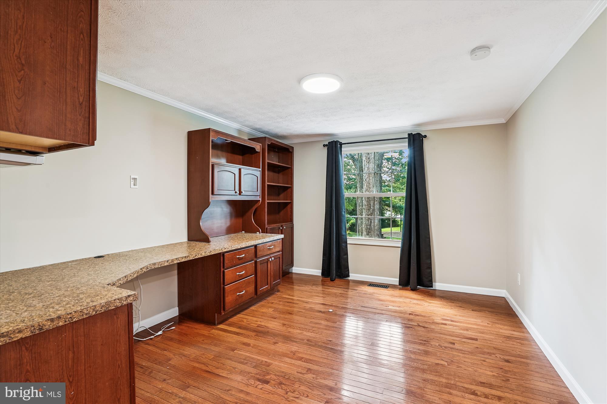 6927 GARLAND LANE