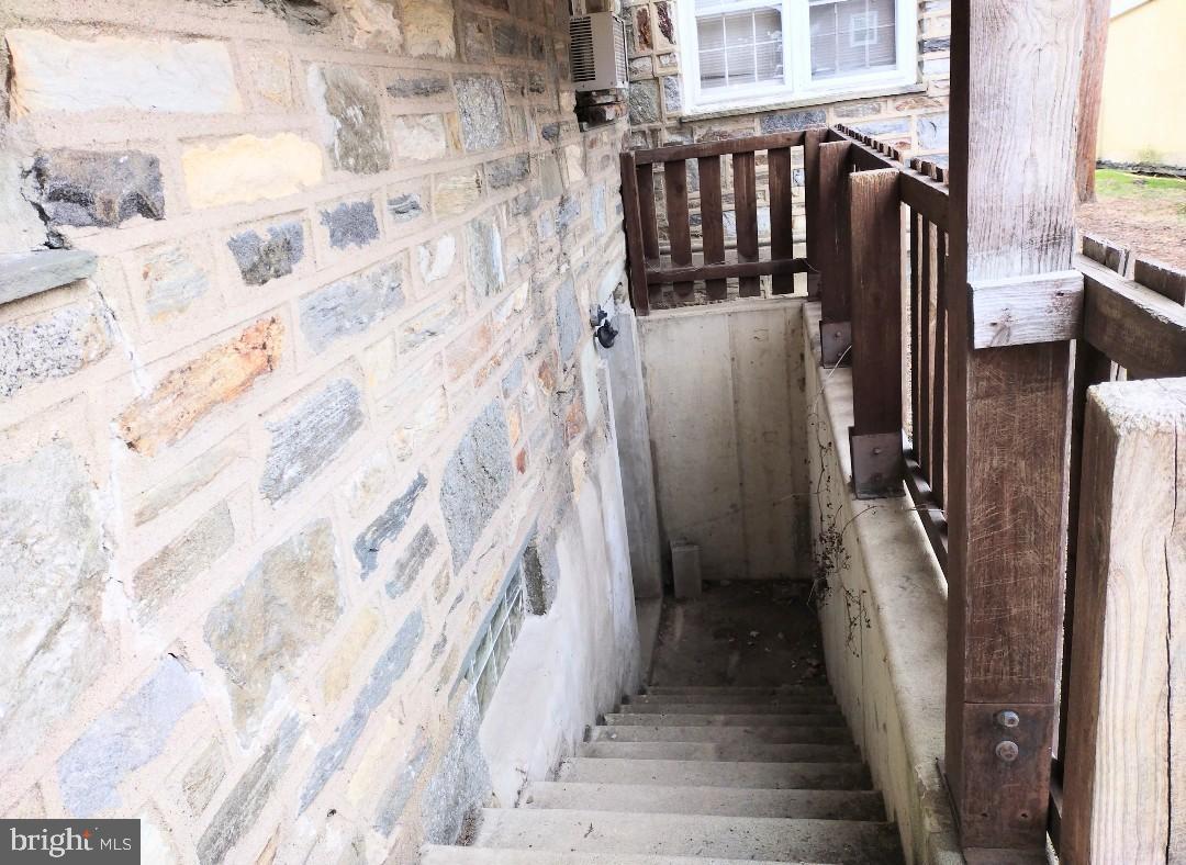 CASTOR GARDENS - Commercial Sale