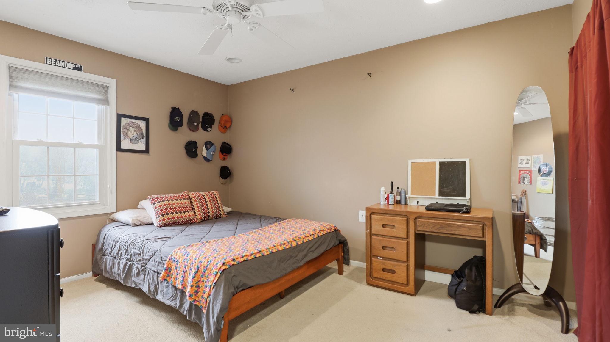 QUINCE ORCHARD KNOLLS - Residential