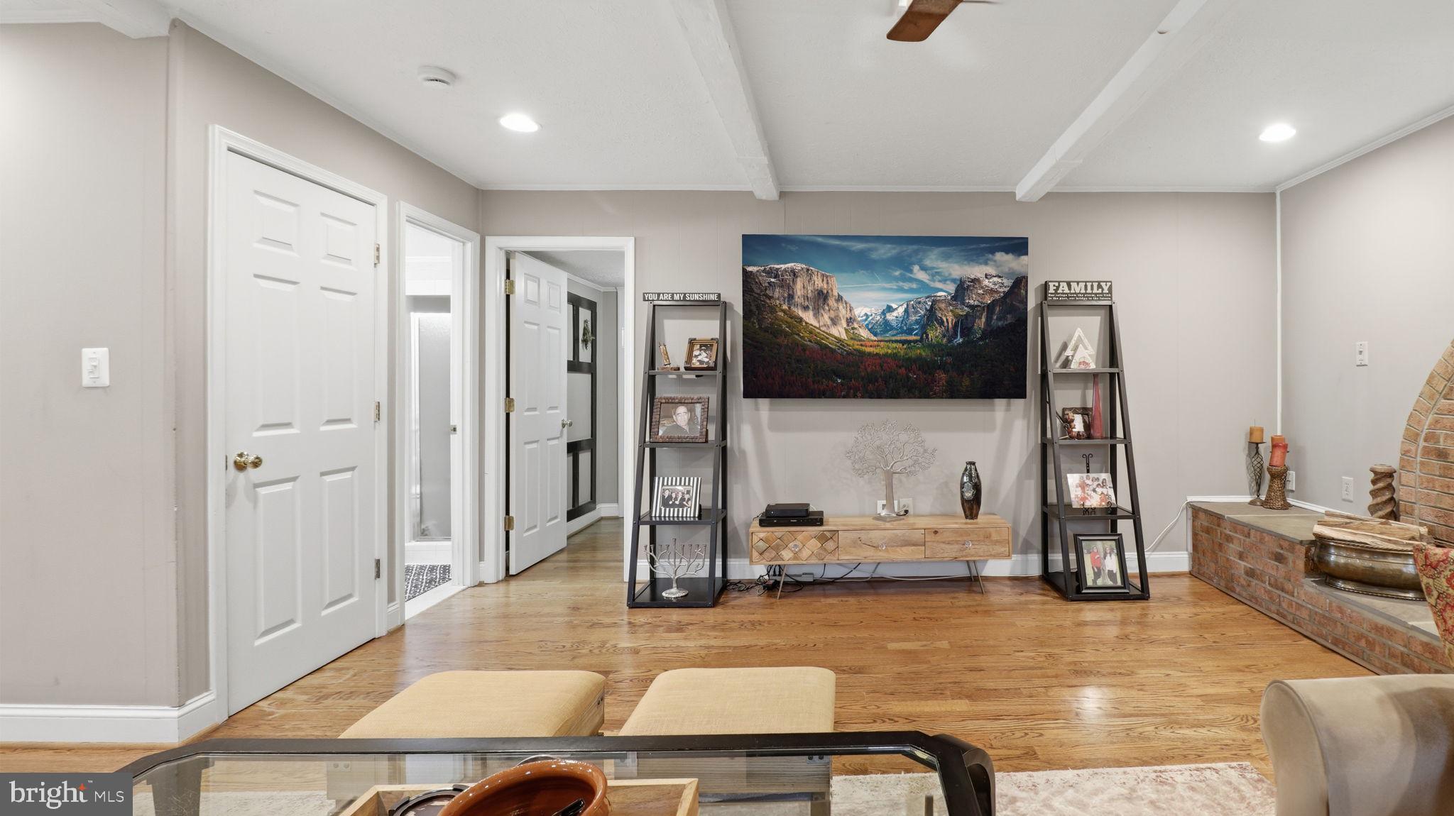 QUINCE ORCHARD KNOLLS - Residential