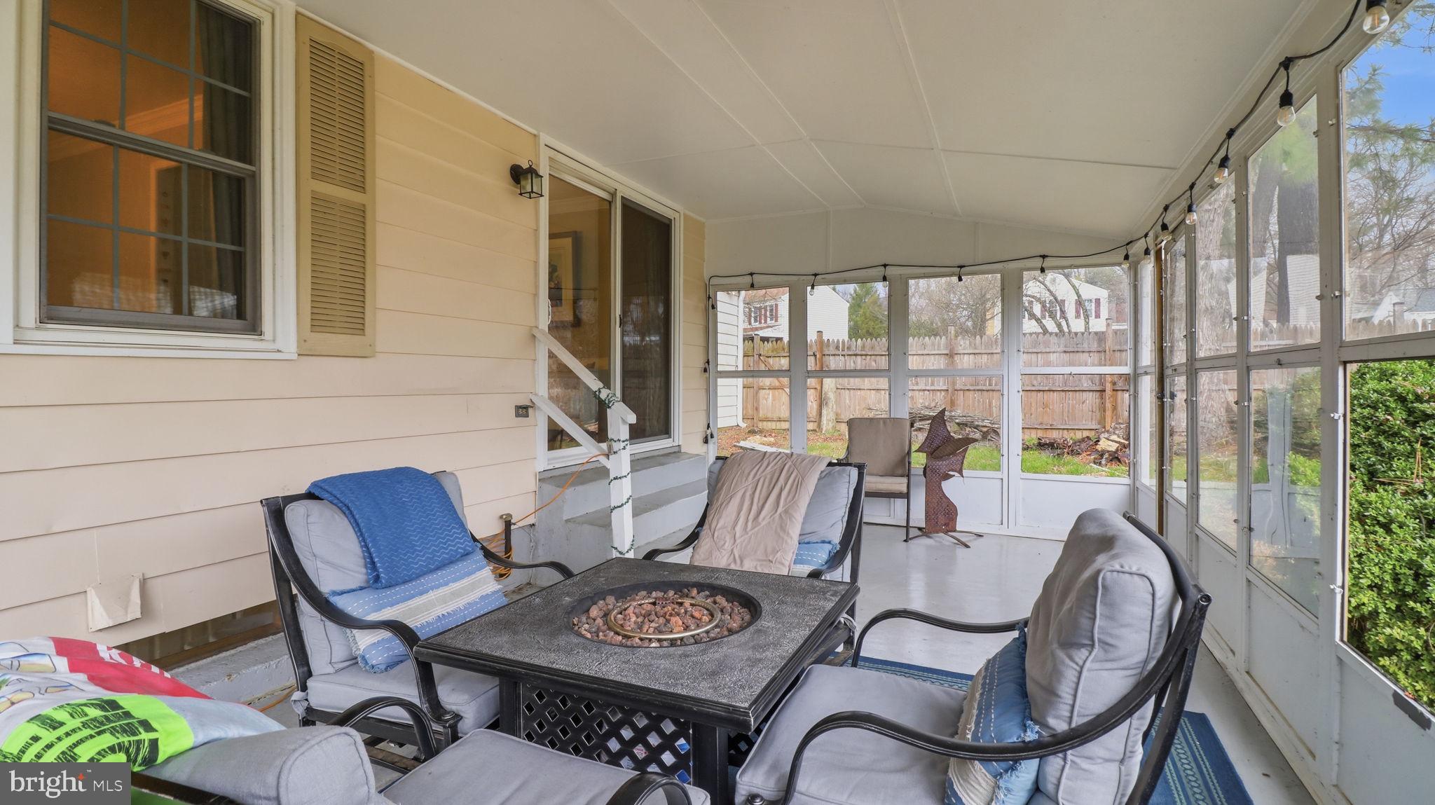 QUINCE ORCHARD KNOLLS - Residential